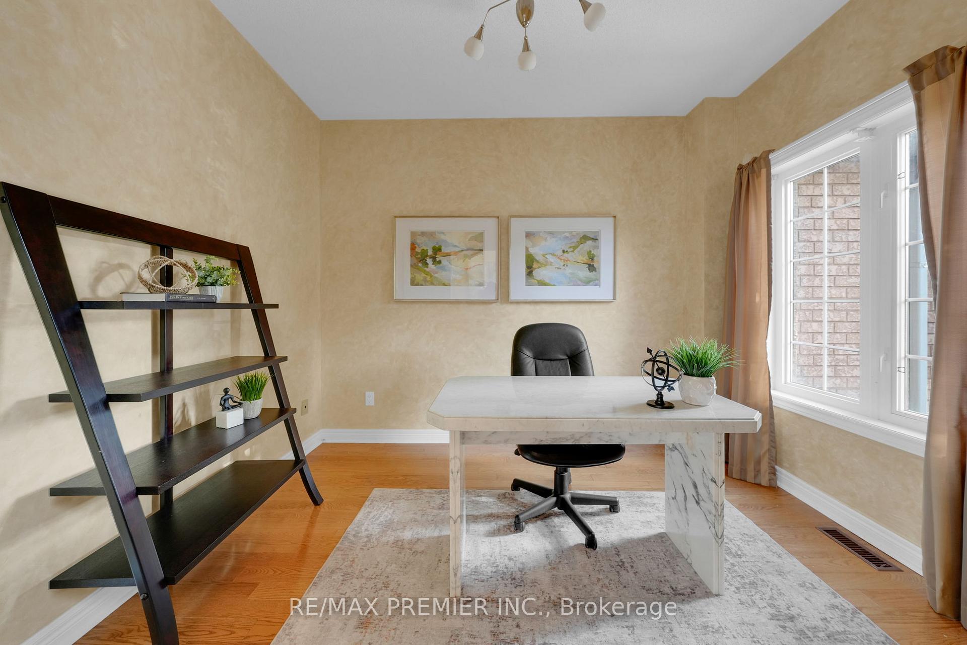 Photo 19 of 93 Novaview Crescent, Vaughan, East Woodbridge — HOMEH