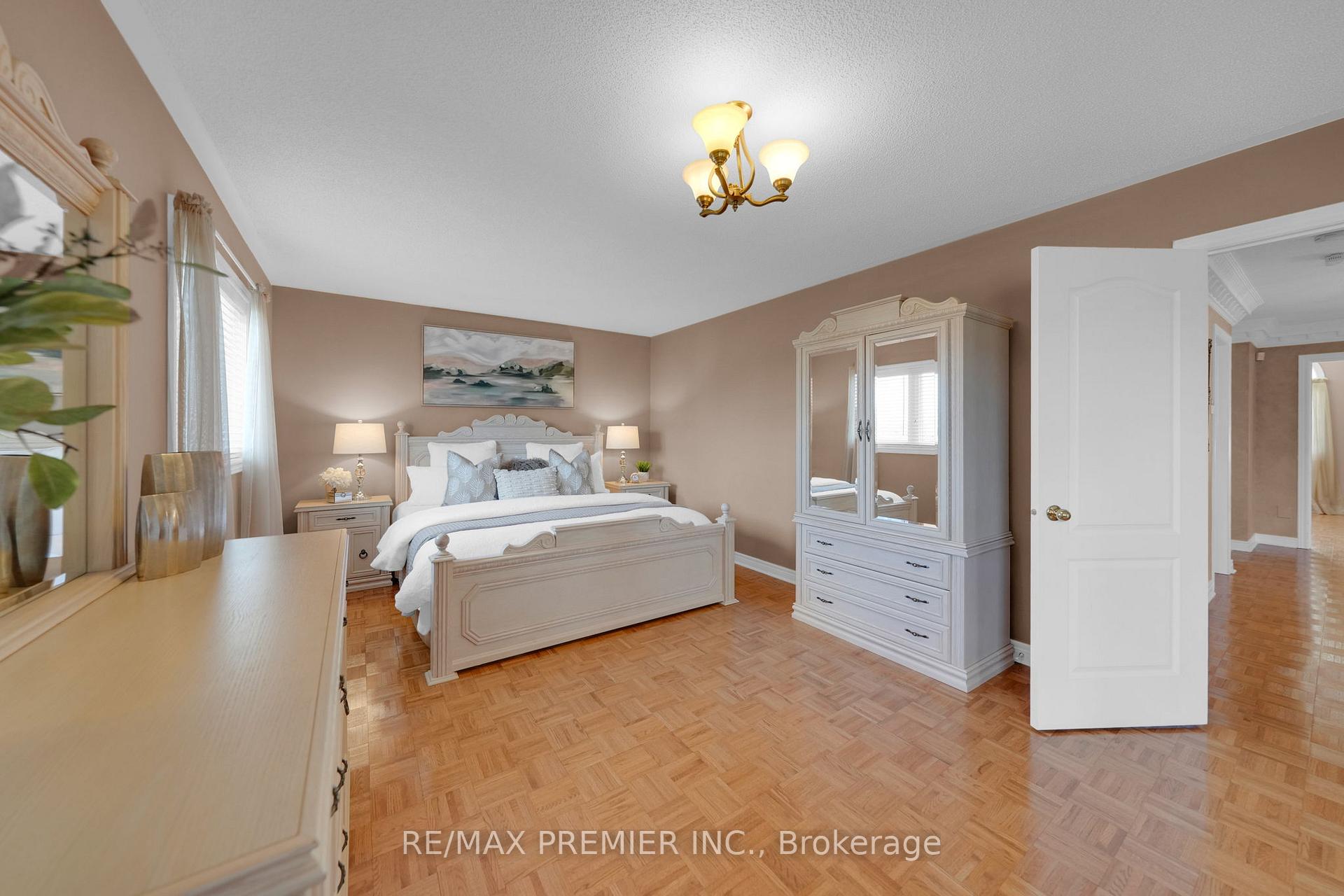 Photo 20 of 93 Novaview Crescent, Vaughan, East Woodbridge — HOMEH