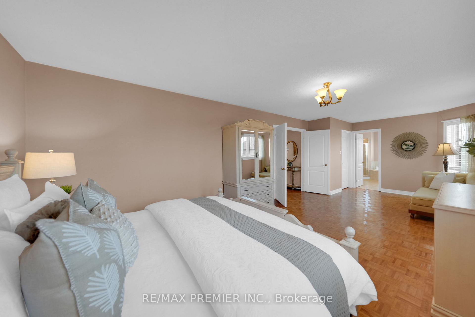 Photo 21 of 93 Novaview Crescent, Vaughan, East Woodbridge — HOMEH