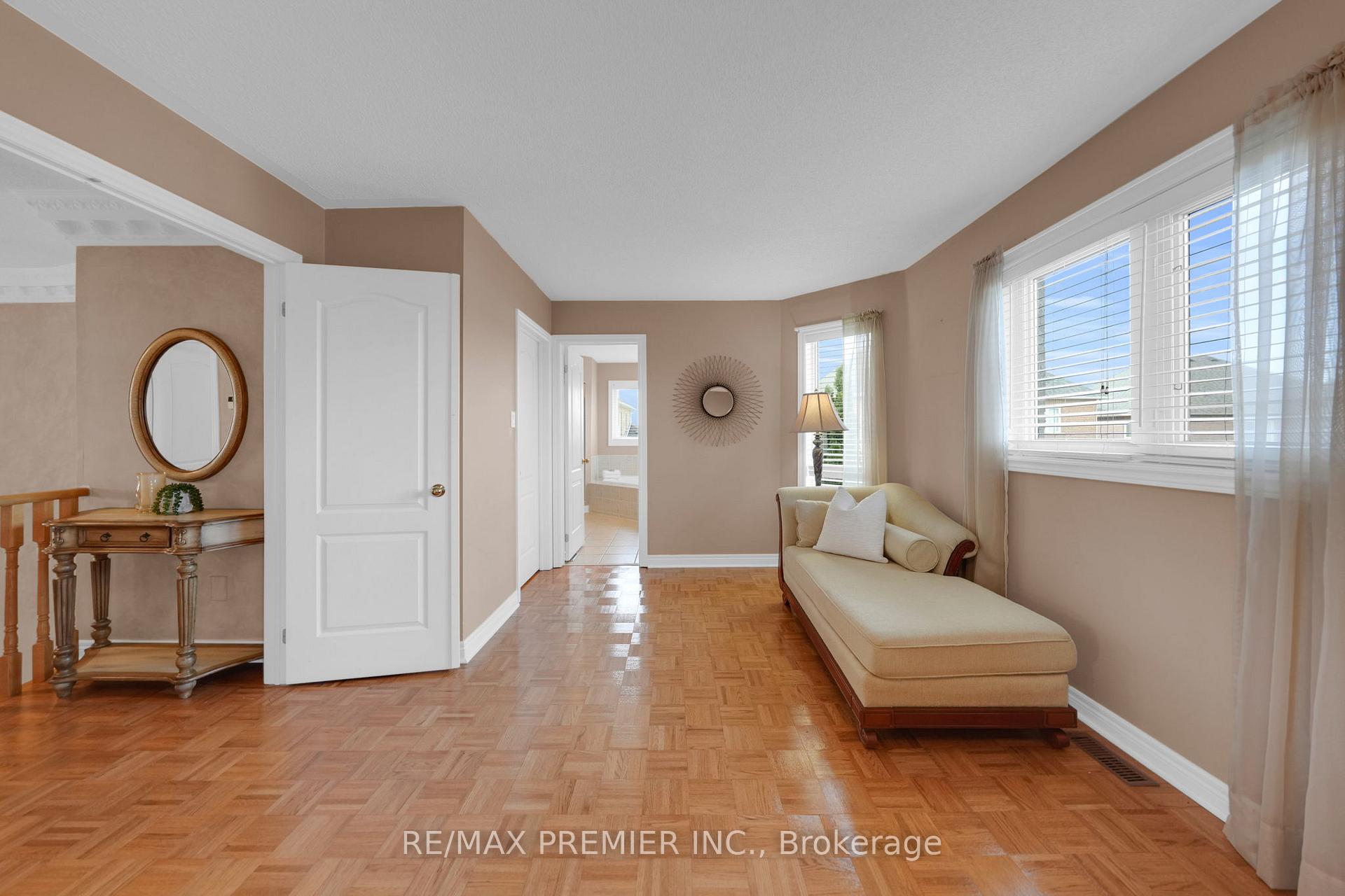 Photo 22 of 93 Novaview Crescent, Vaughan, East Woodbridge — HOMEH