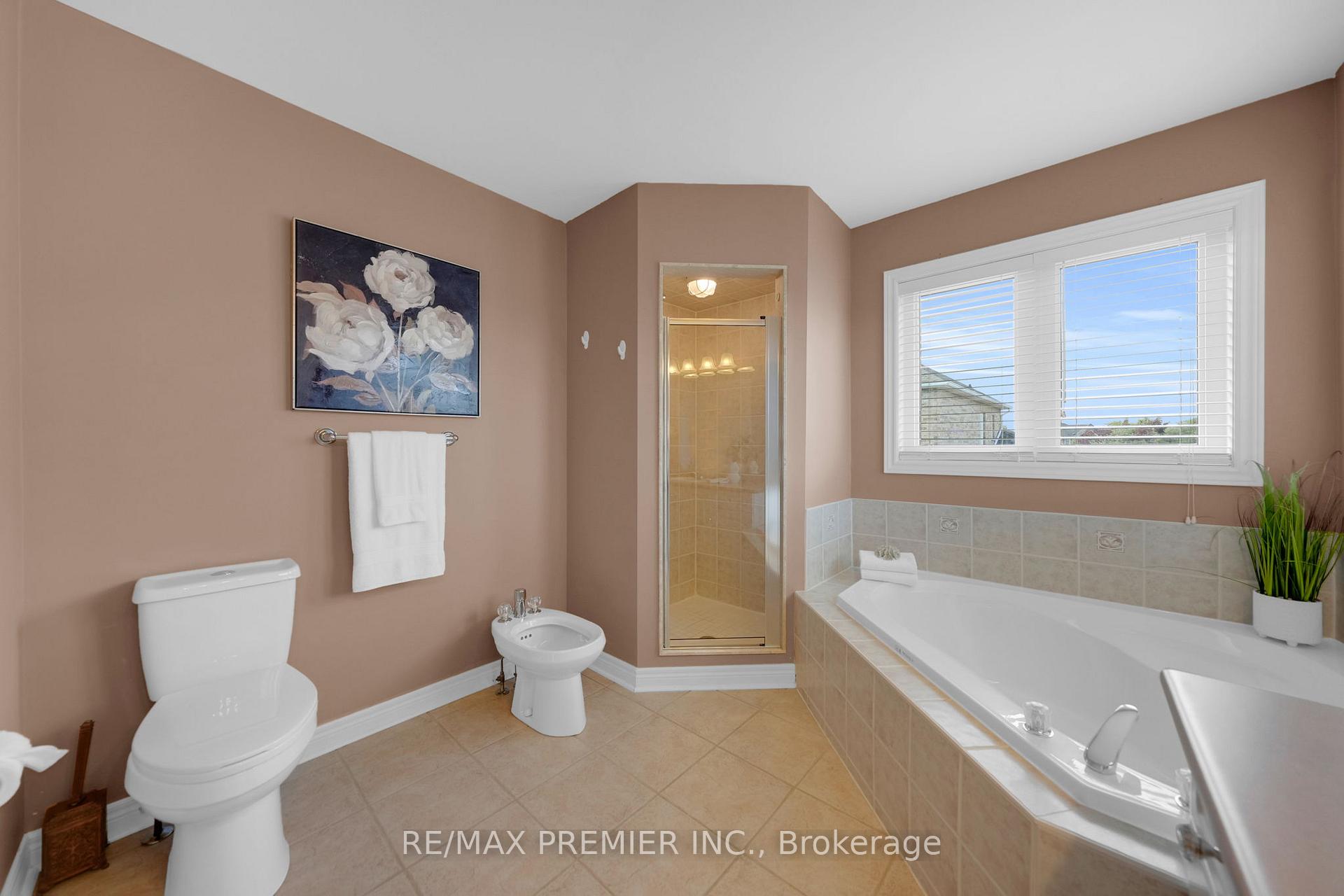 Photo 23 of 93 Novaview Crescent, Vaughan, East Woodbridge — HOMEH