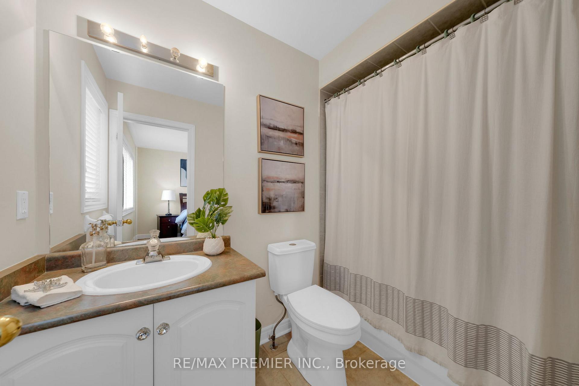 Photo 26 of 93 Novaview Crescent, Vaughan, East Woodbridge — HOMEH