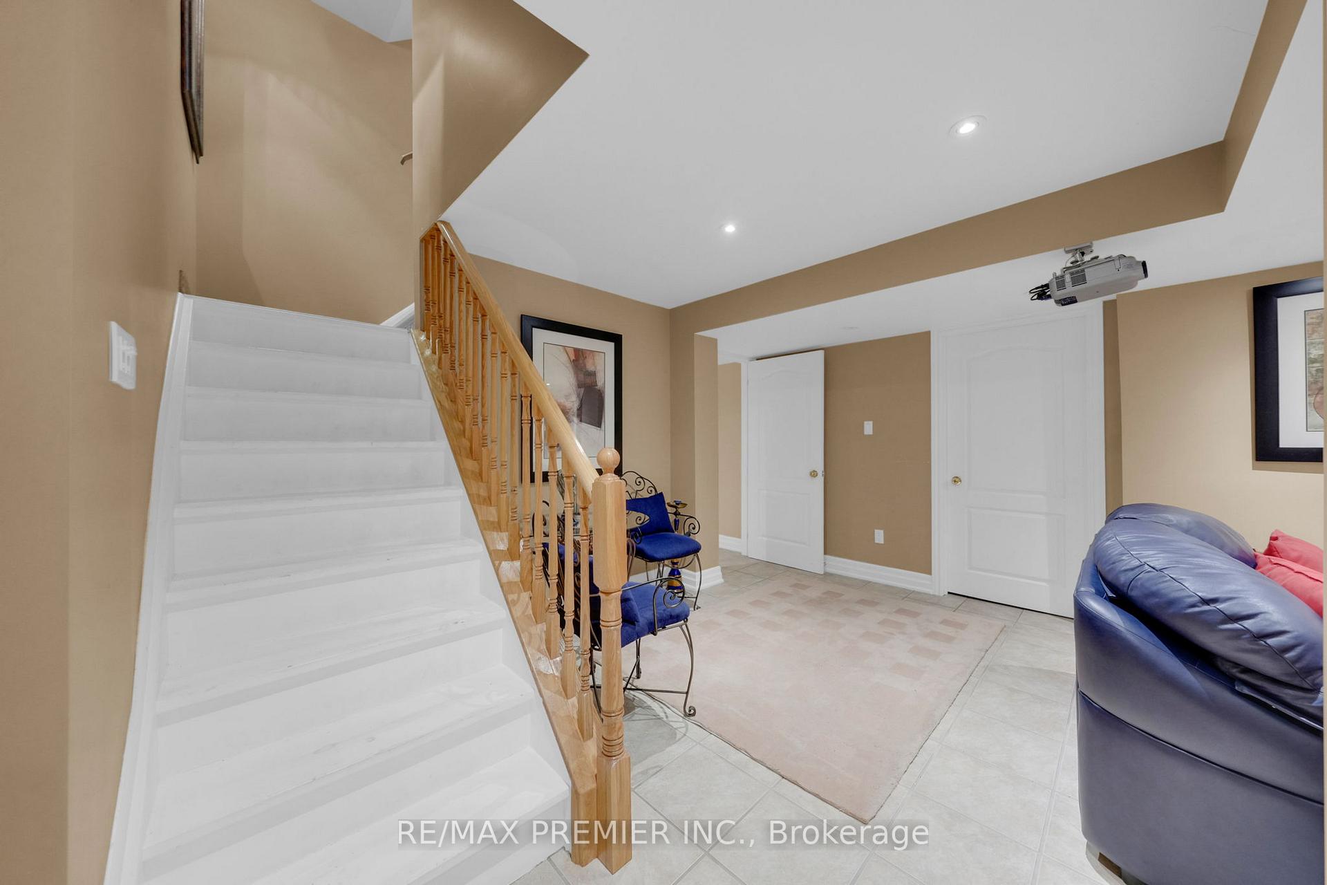 Photo 32 of 93 Novaview Crescent, Vaughan, East Woodbridge — HOMEH