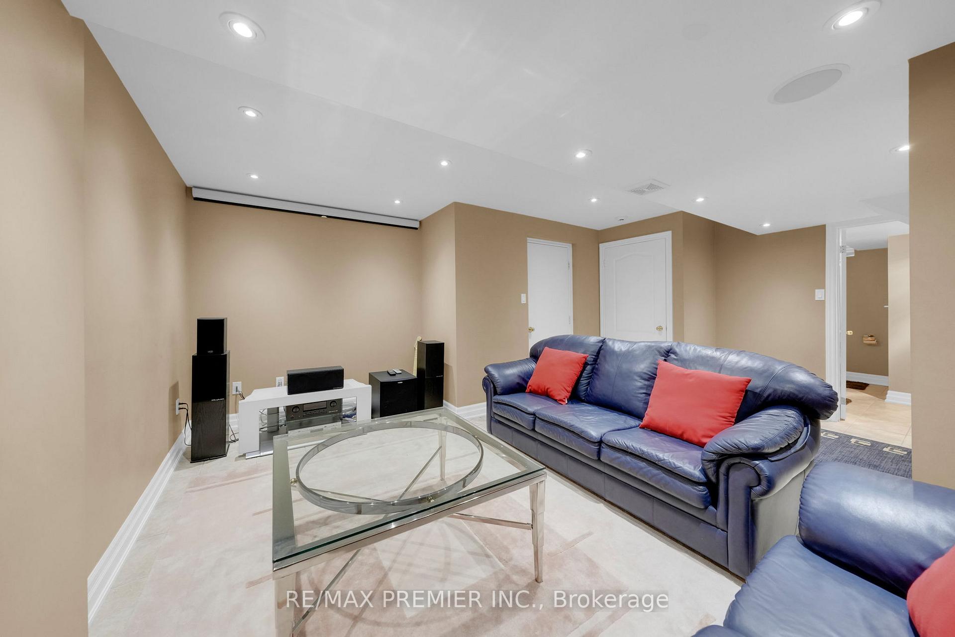 Photo 33 of 93 Novaview Crescent, Vaughan, East Woodbridge — HOMEH