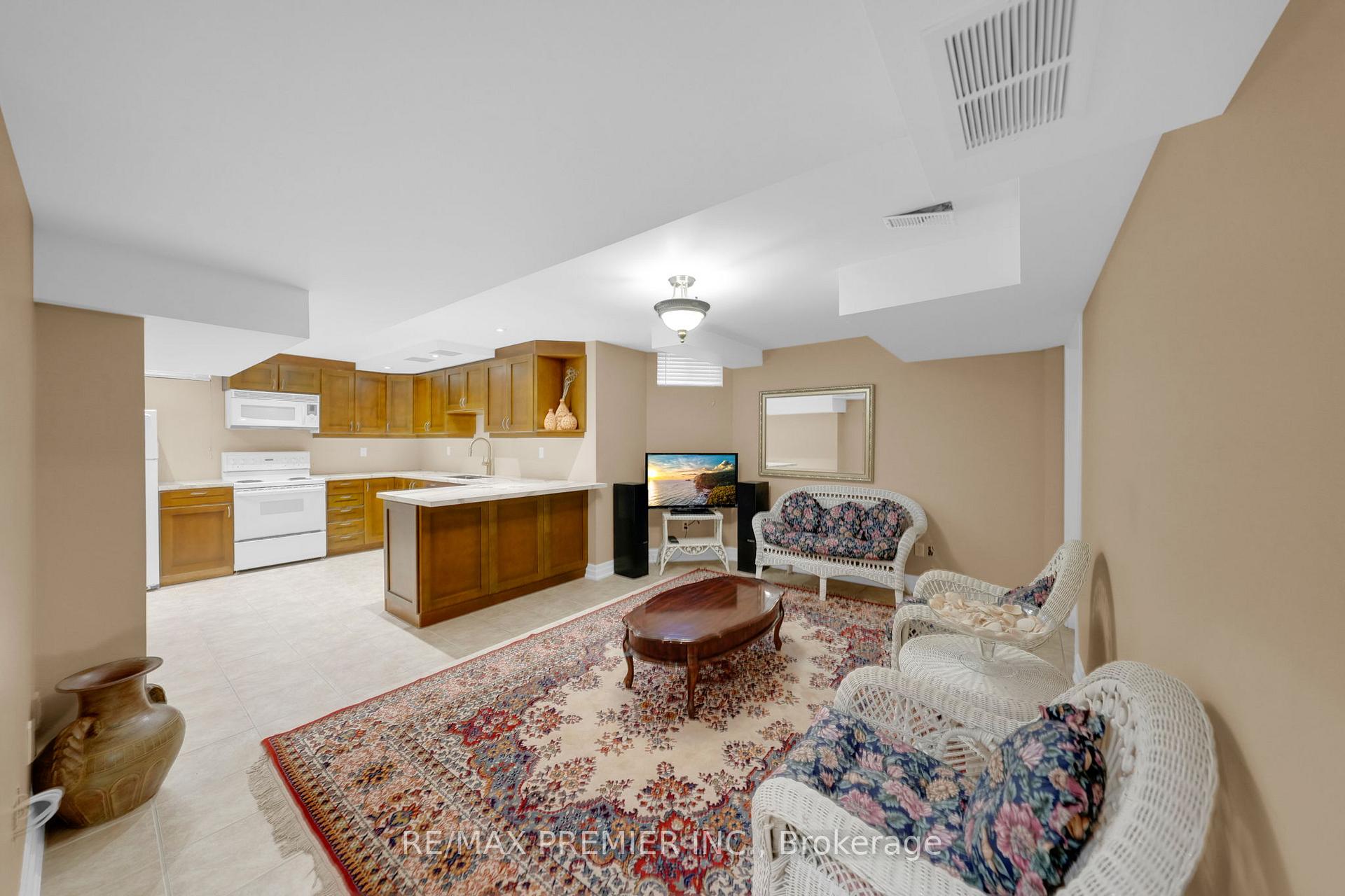 Photo 35 of 93 Novaview Crescent, Vaughan, East Woodbridge — HOMEH