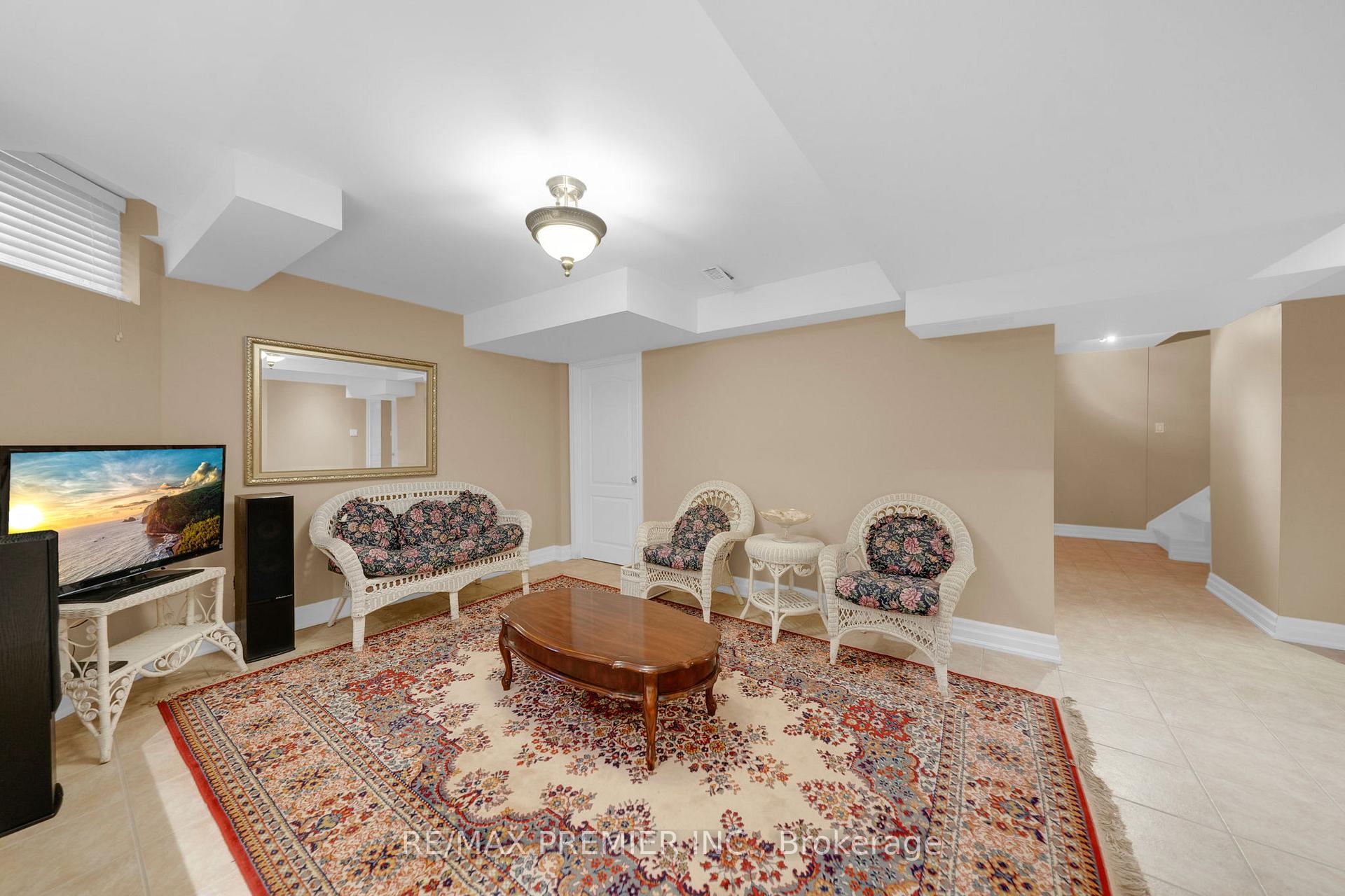 Photo 36 of 93 Novaview Crescent, Vaughan, East Woodbridge — HOMEH