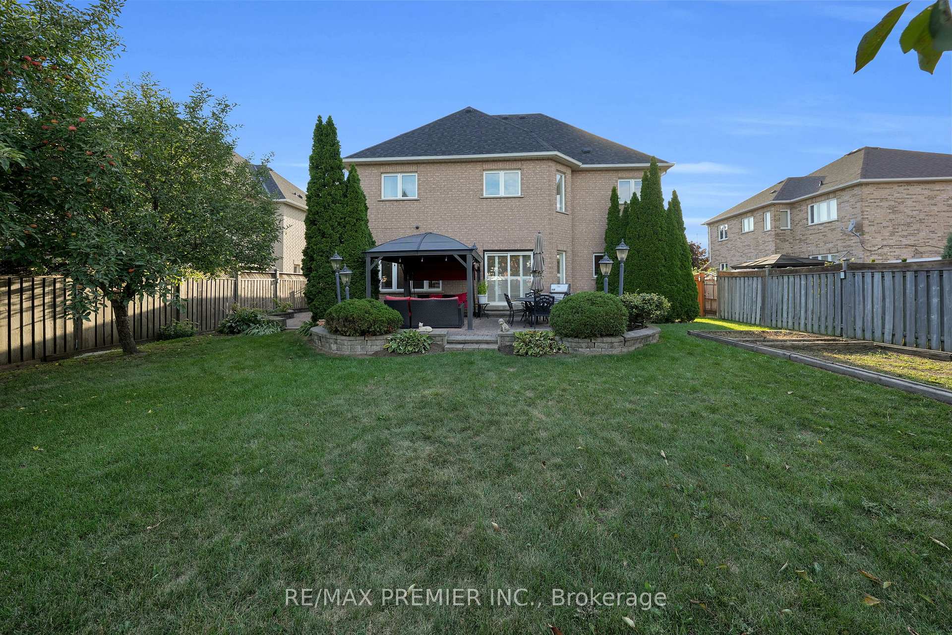 Photo 38 of 93 Novaview Crescent, Vaughan, East Woodbridge — HOMEH