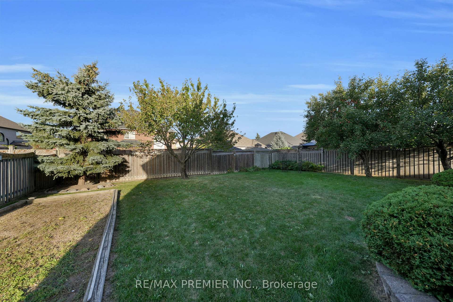 Photo 40 of 93 Novaview Crescent, Vaughan, East Woodbridge — HOMEH
