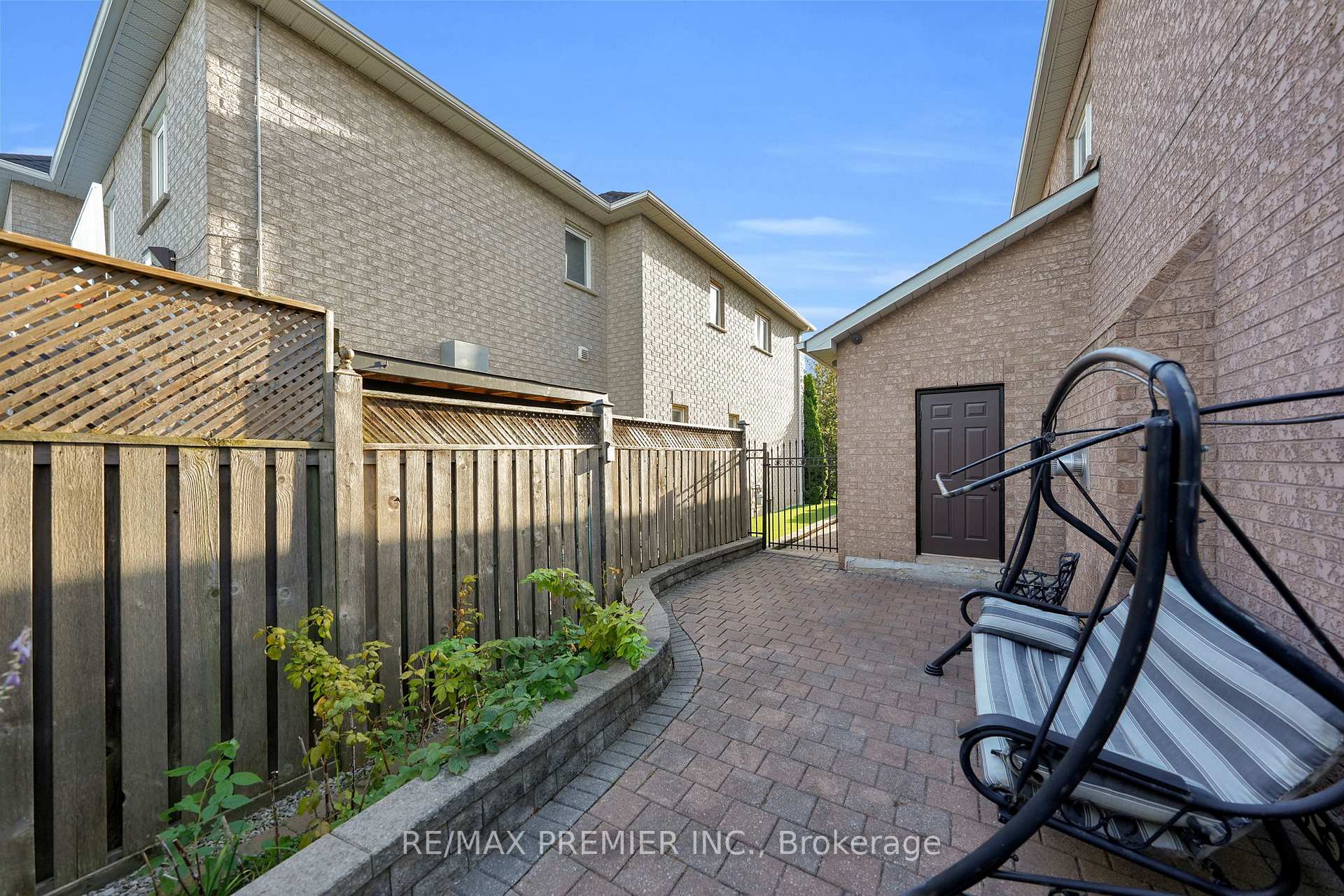Photo 41 of 93 Novaview Crescent, Vaughan, East Woodbridge — HOMEH