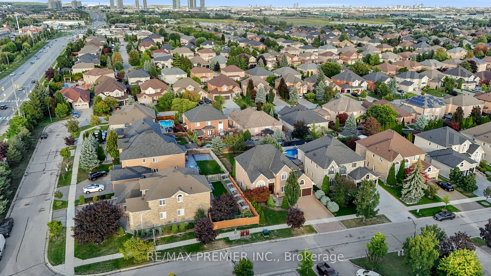 Photo 43 of 93 Novaview Crescent, Vaughan, East Woodbridge — HOMEH
