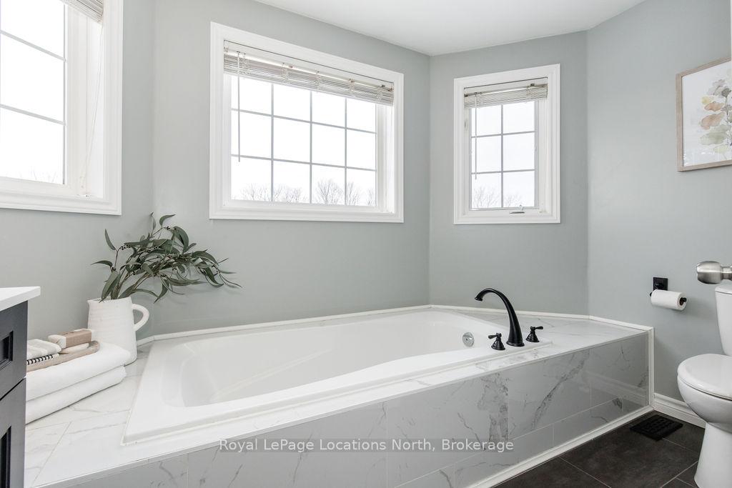 Photo 24 of 45 Holly Meadow Road, Barrie, Holly — HOMEH