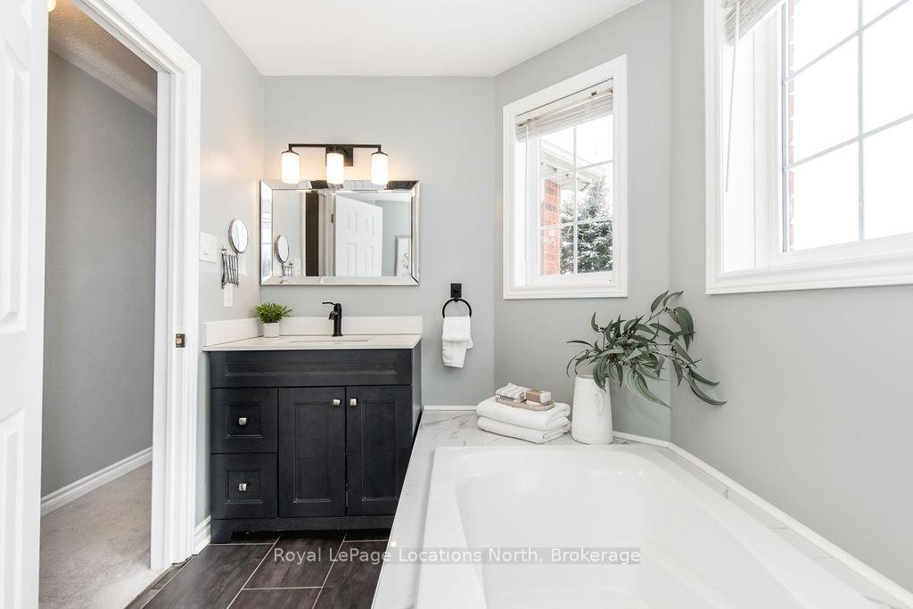 Photo 23 of 45 Holly Meadow Road, Barrie, Holly — HOMEH