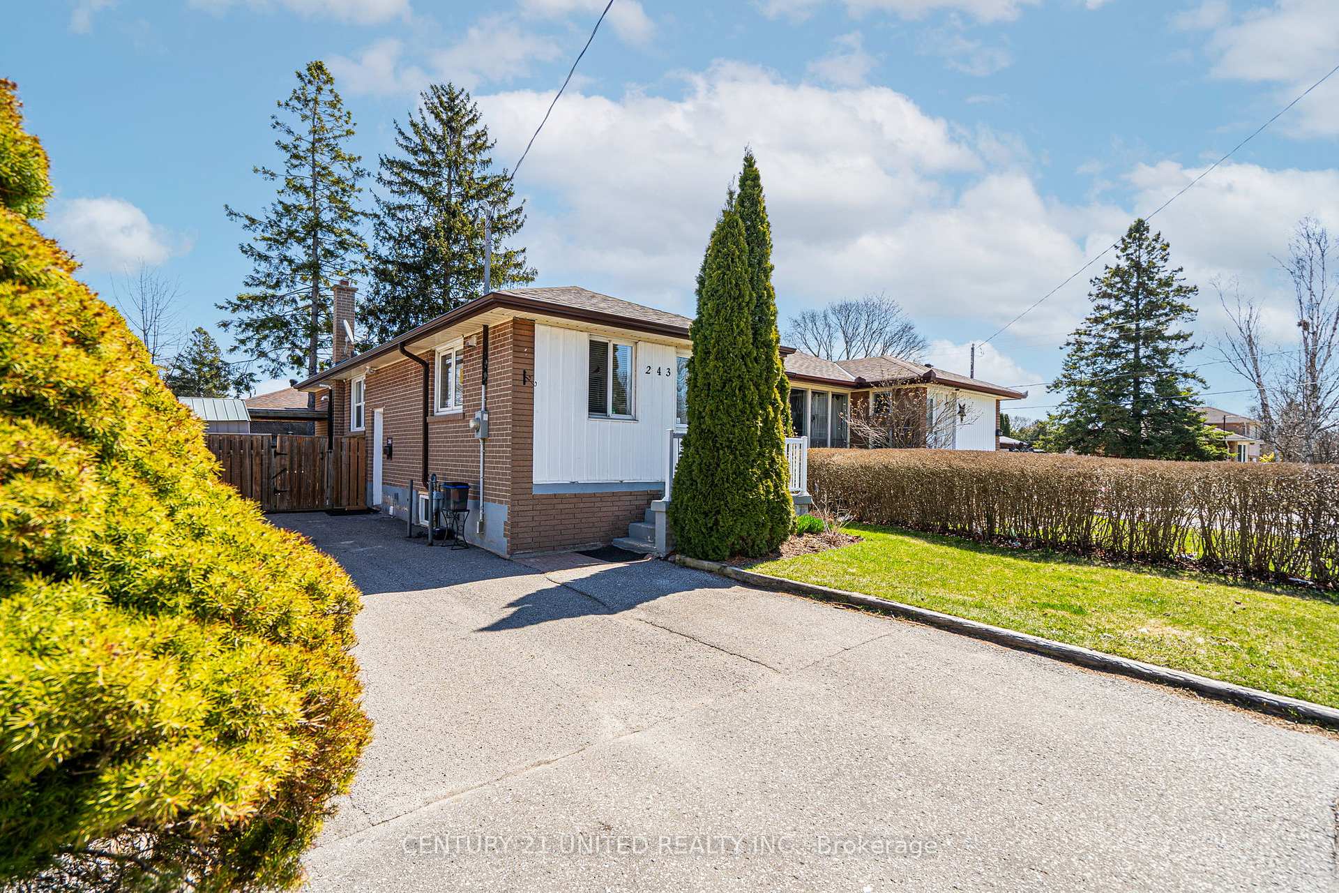 Photo 2 of 243 Lupin Drive, Whitby, Downtown Whitby — HOMEH