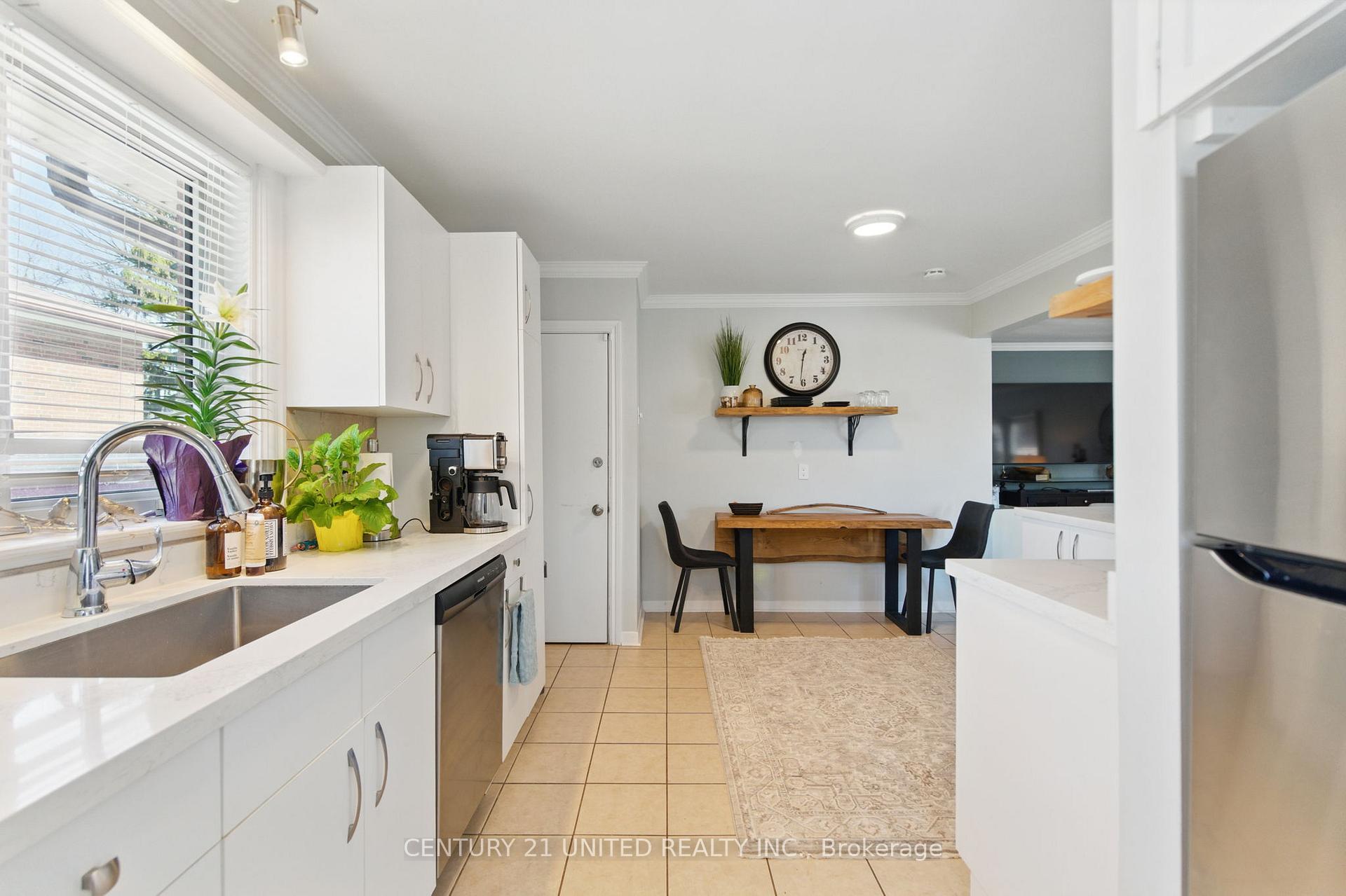Photo 5 of 243 Lupin Drive, Whitby, Downtown Whitby — HOMEH