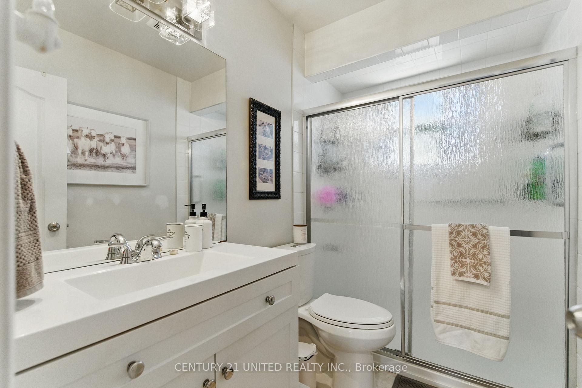 Photo 18 of 243 Lupin Drive, Whitby, Downtown Whitby — HOMEH