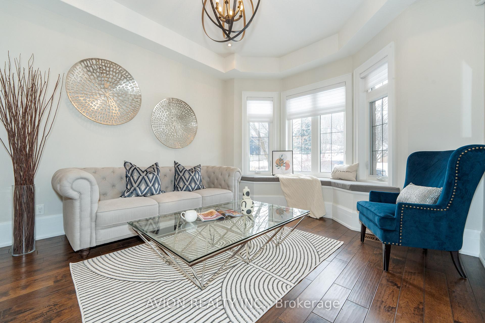 Photo 3 of 705 Hillview Crescent, Pickering, West Shore — HOMEH