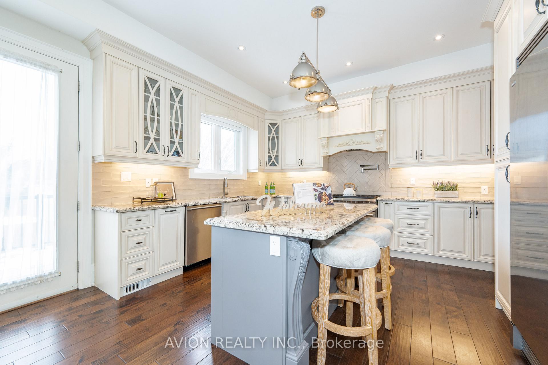 Photo 10 of 705 Hillview Crescent, Pickering, West Shore — HOMEH