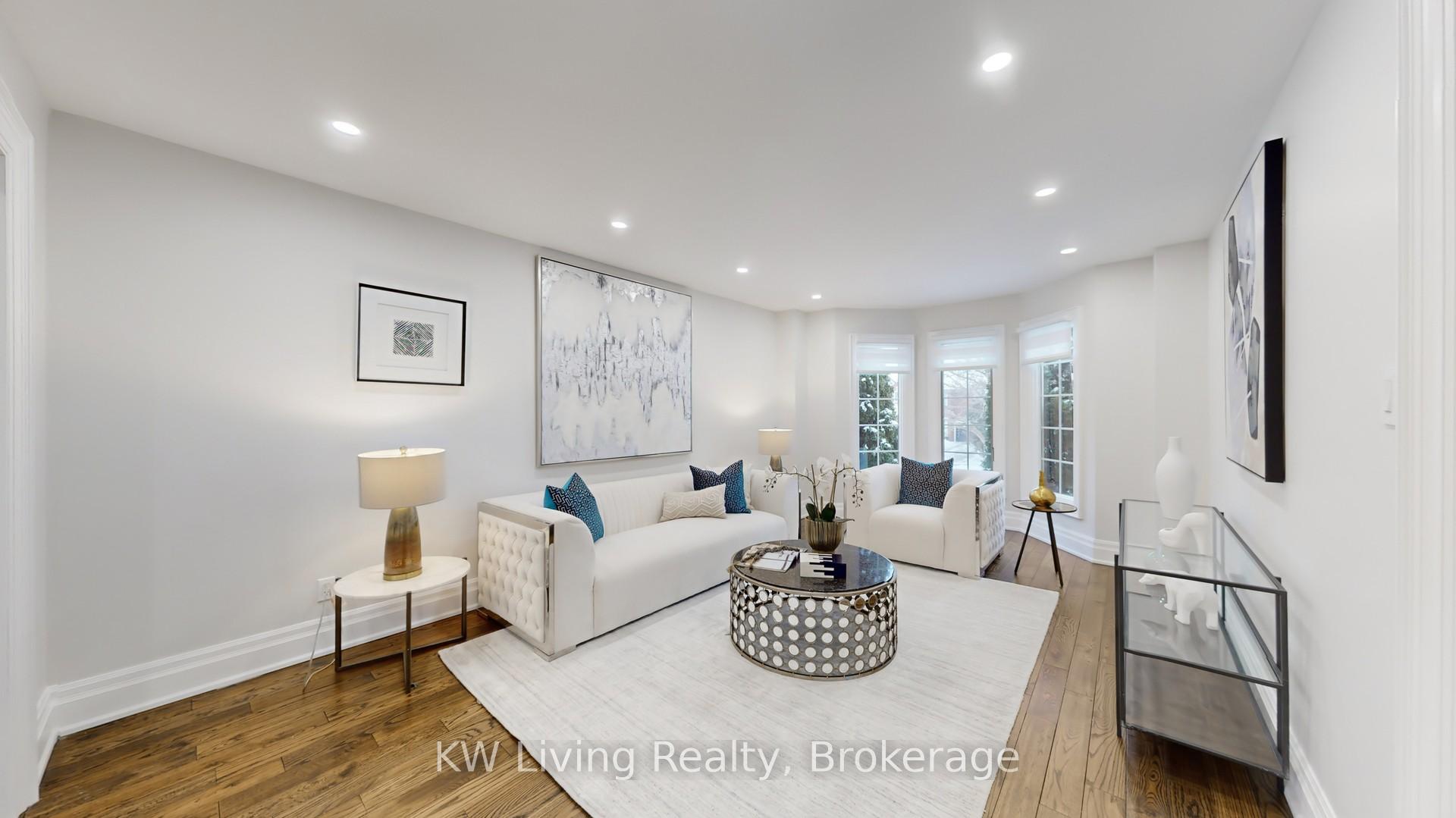 Photo 3 of 5 Chadwick Crescent, Richmond Hill, Bayview Hill — HOMEH