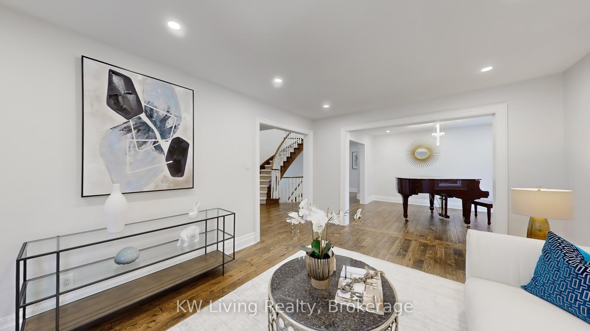 Photo 4 of 5 Chadwick Crescent, Richmond Hill, Bayview Hill — HOMEH