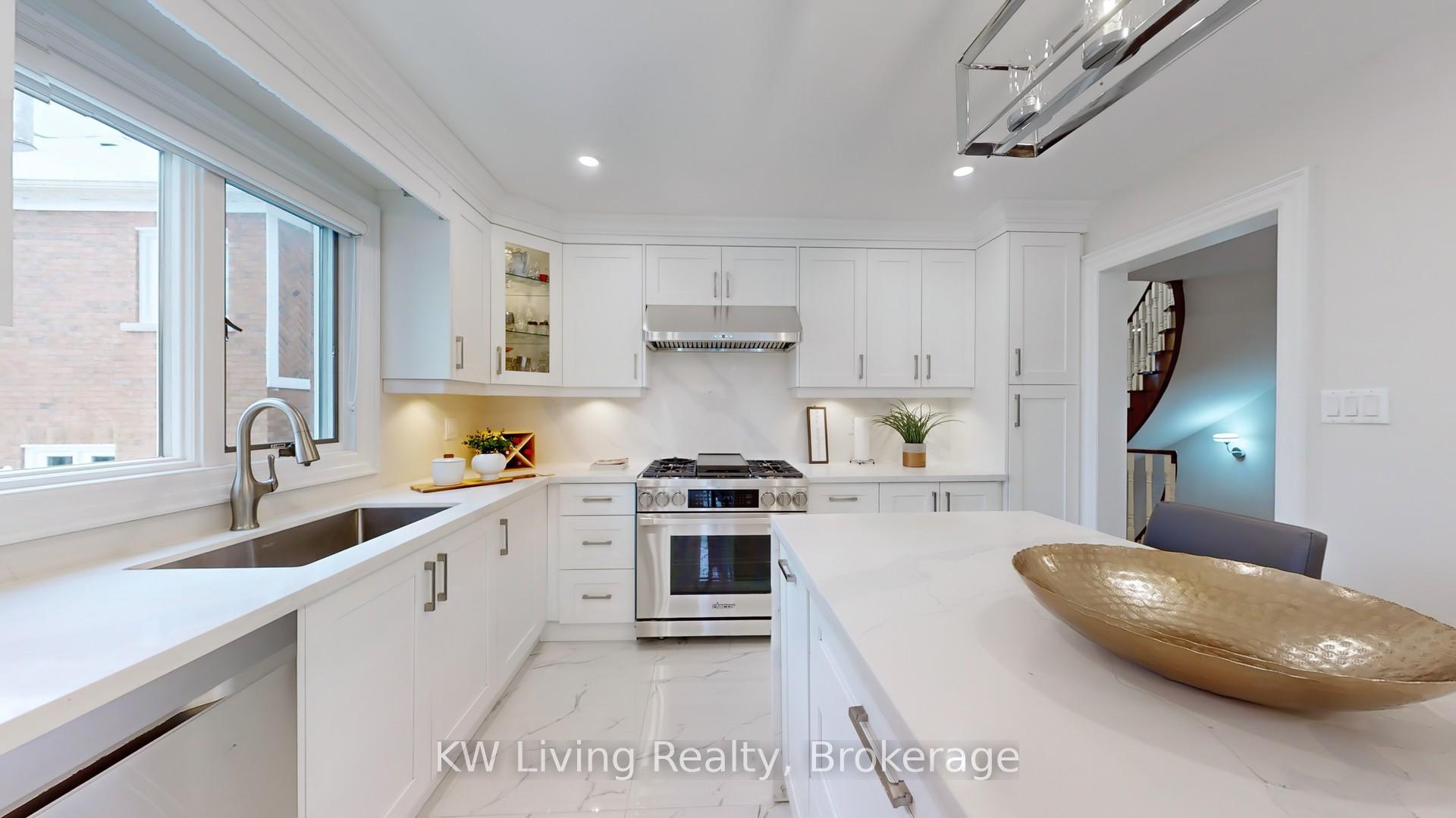 Photo 10 of 5 Chadwick Crescent, Richmond Hill, Bayview Hill — HOMEH
