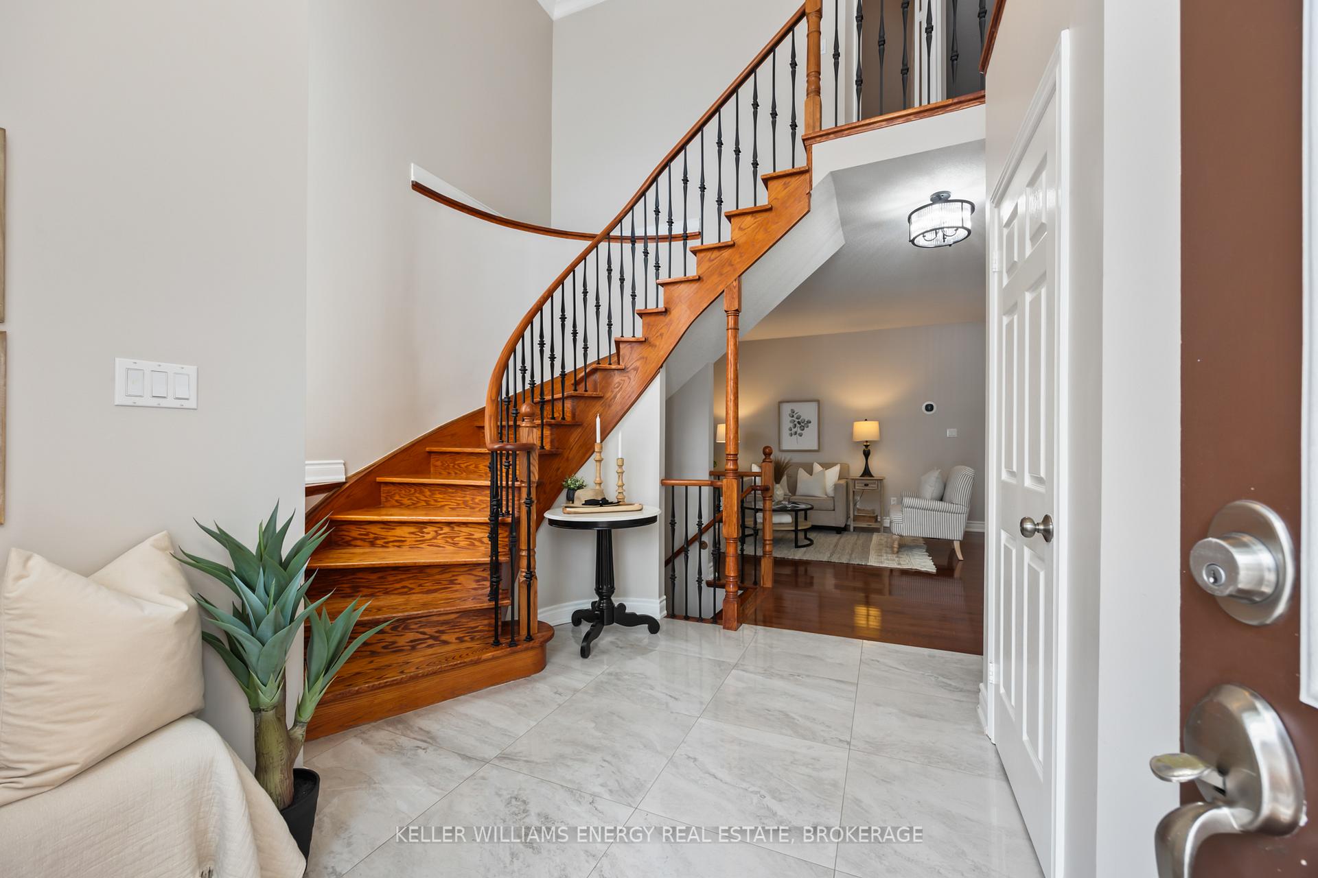 Photo 3 of 842 Darwin Drive, Pickering, Dunbarton — HOMEH