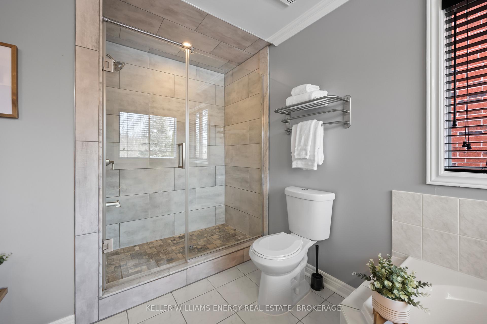 Photo 26 of 842 Darwin Drive, Pickering, Dunbarton — HOMEH