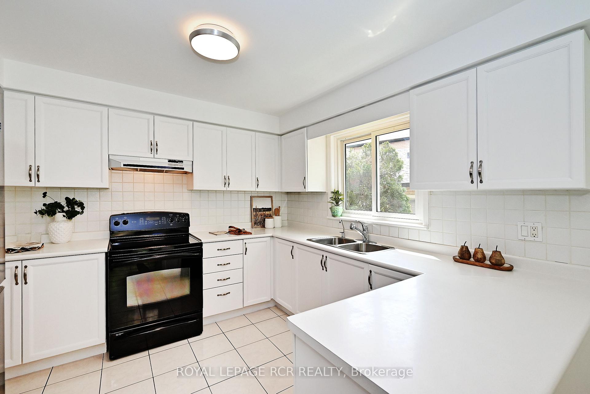 Photo 13 of 34 Cady Court, Aurora, Aurora Highlands — HOMEH