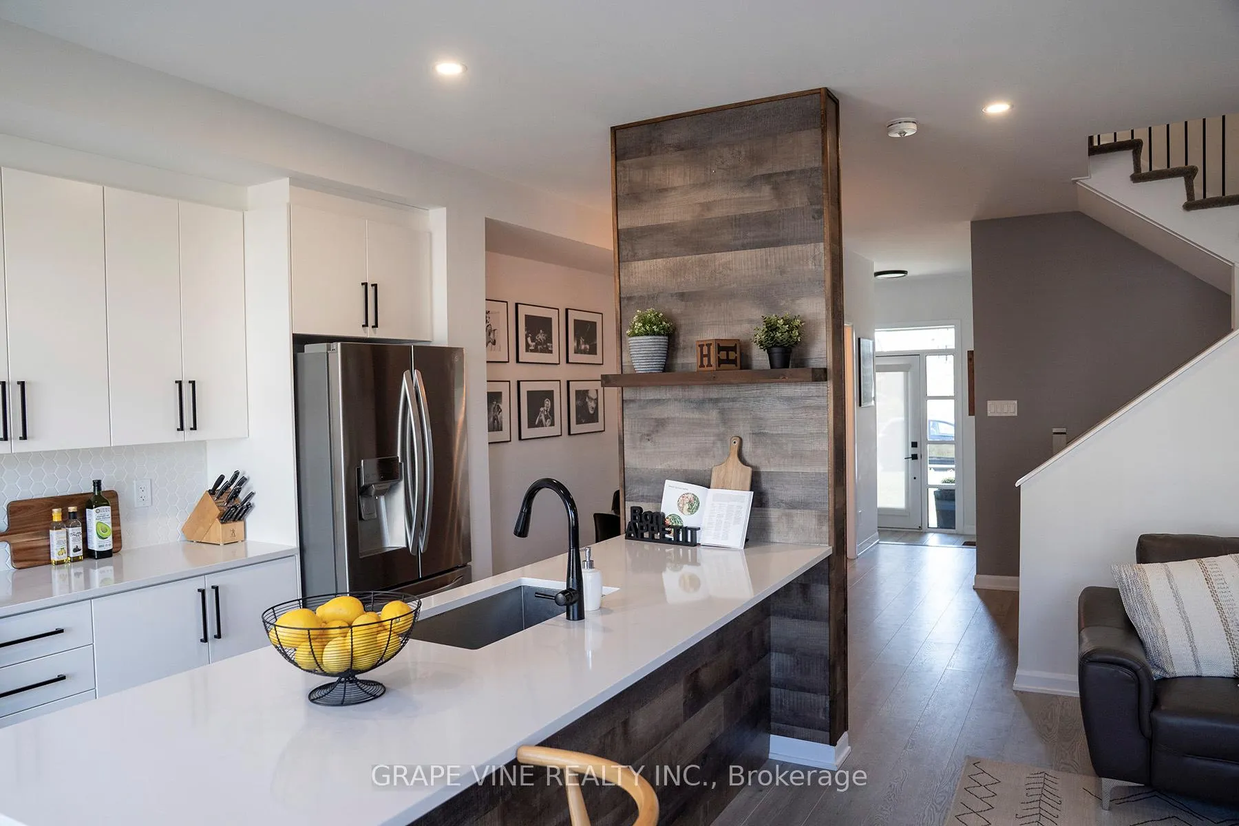 Photo 4 of 2057 Caltra Crescent, Ottawa, Barrhaven - Half Moon Bay — HOMEH