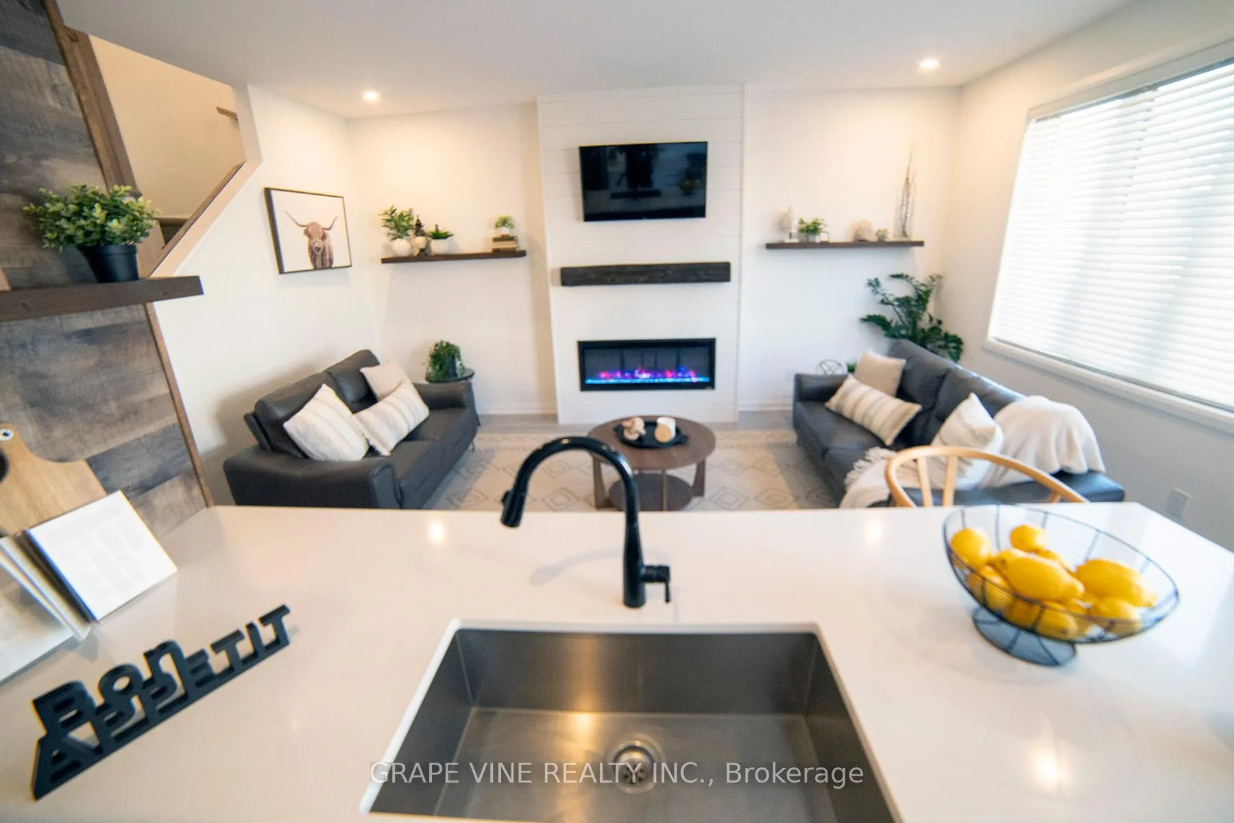 Photo 5 of 2057 Caltra Crescent, Ottawa, Barrhaven - Half Moon Bay — HOMEH
