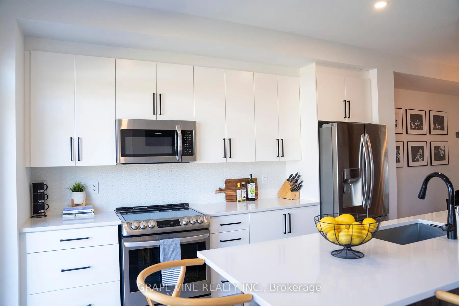Photo 9 of 2057 Caltra Crescent, Ottawa, Barrhaven - Half Moon Bay — HOMEH