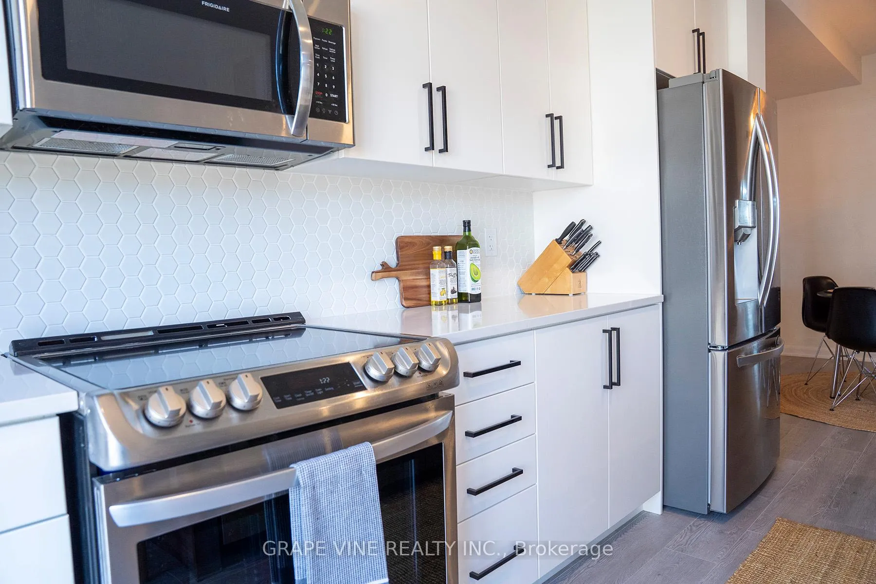 Photo 10 of 2057 Caltra Crescent, Ottawa, Barrhaven - Half Moon Bay — HOMEH