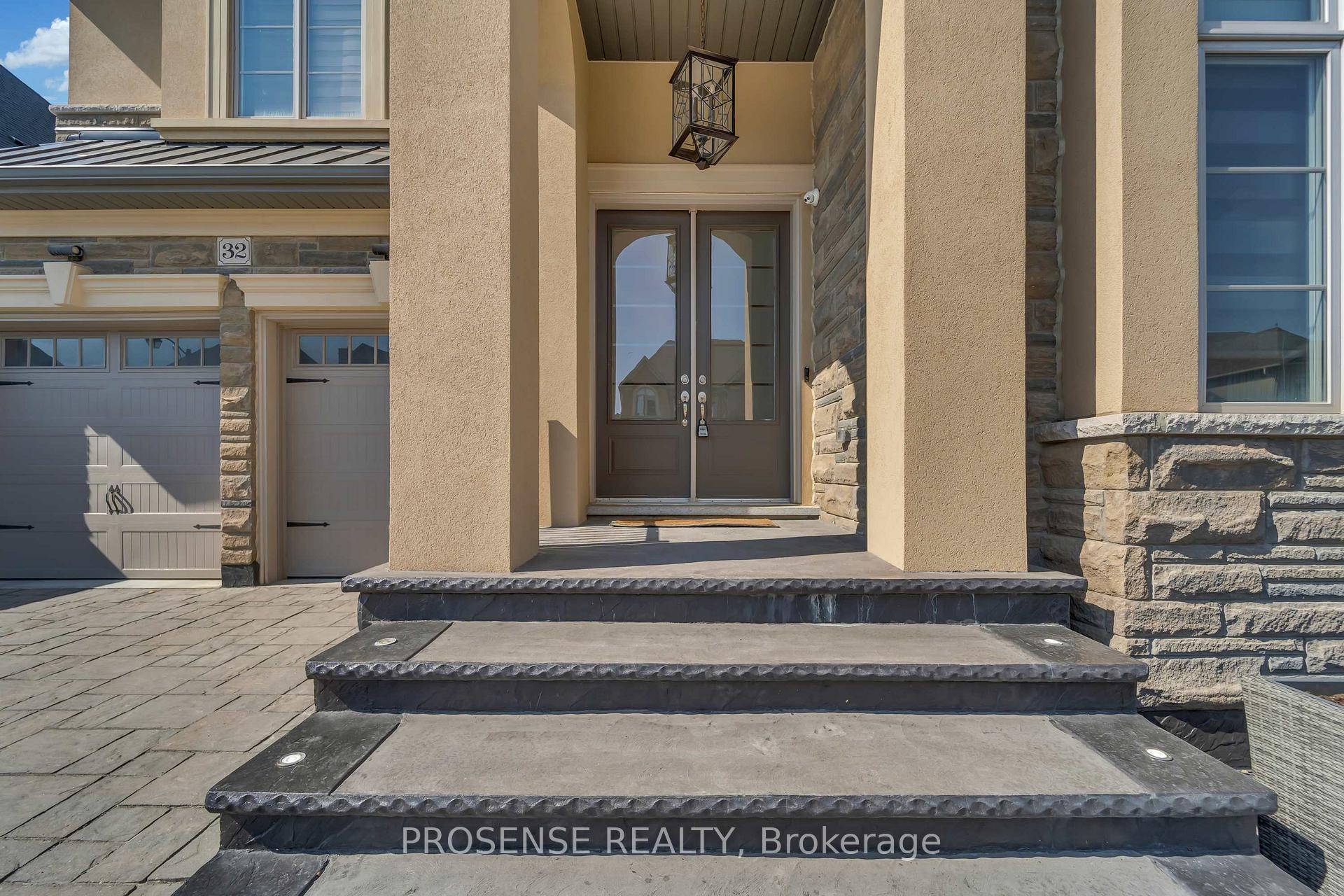 Photo 3 of 32 Rolling Green Court, Vaughan, Kleinburg — HOMEH