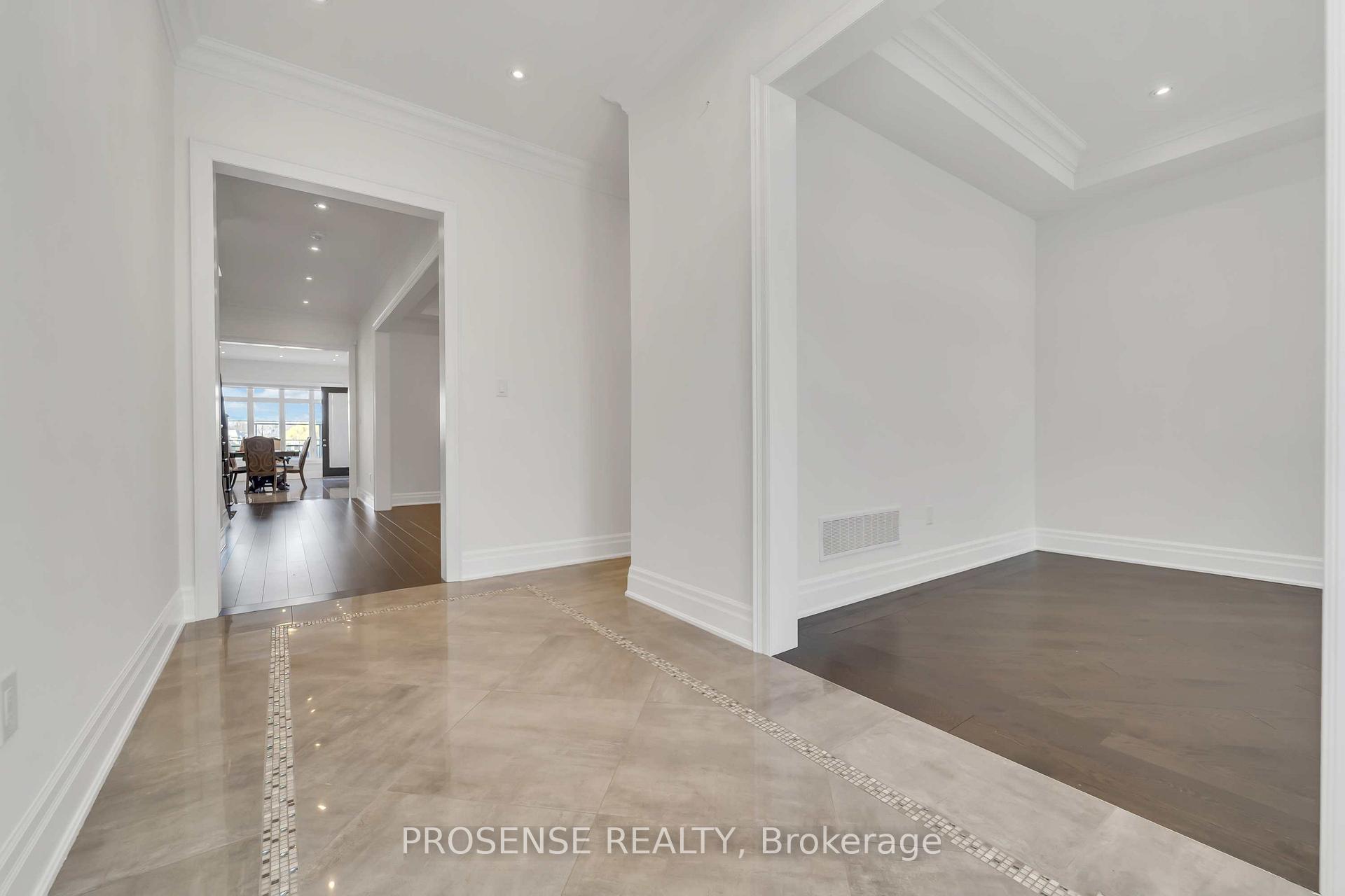Photo 5 of 32 Rolling Green Court, Vaughan, Kleinburg — HOMEH