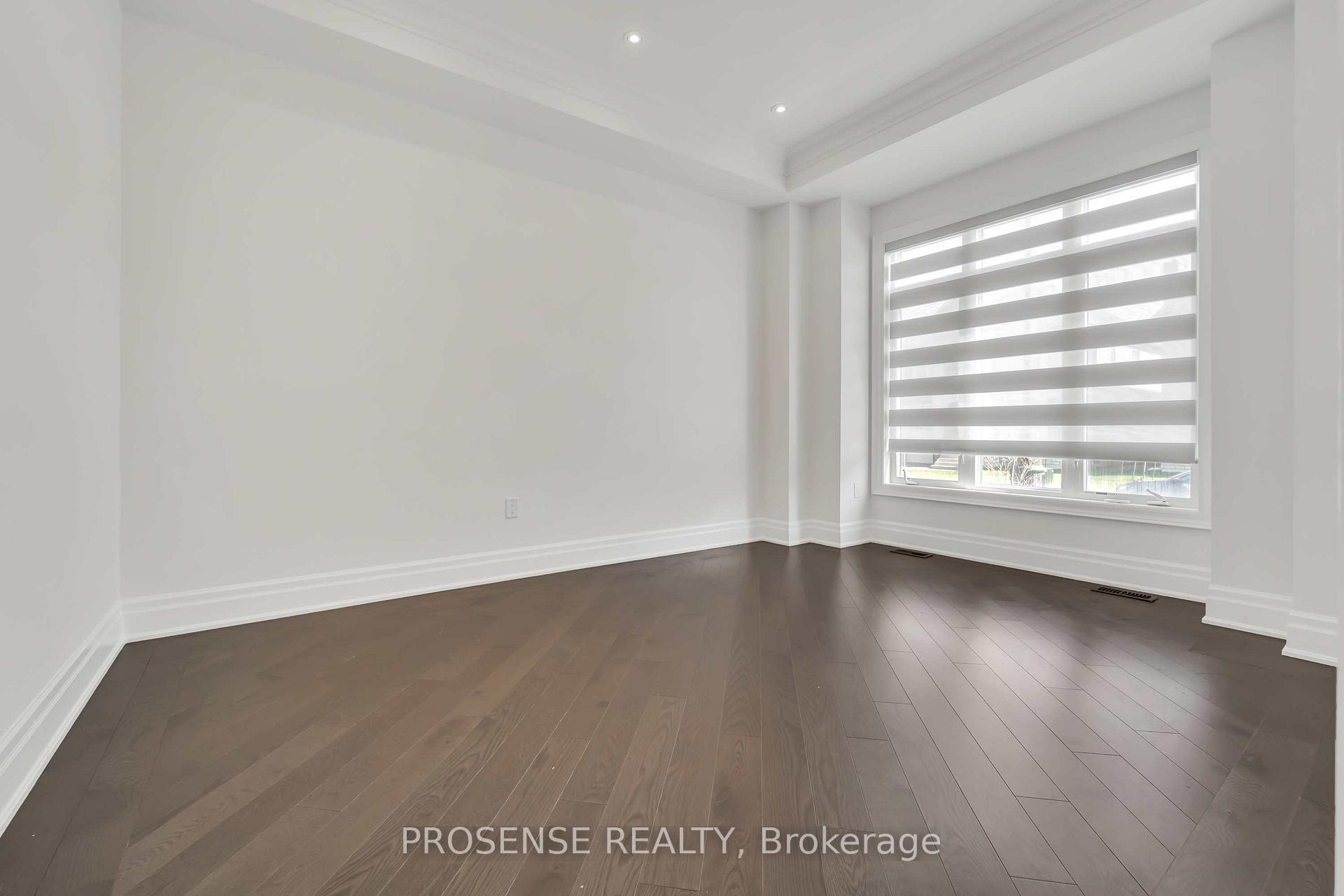 Photo 6 of 32 Rolling Green Court, Vaughan, Kleinburg — HOMEH