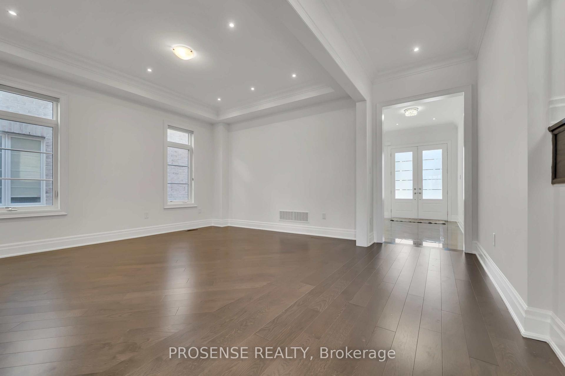 Photo 7 of 32 Rolling Green Court, Vaughan, Kleinburg — HOMEH