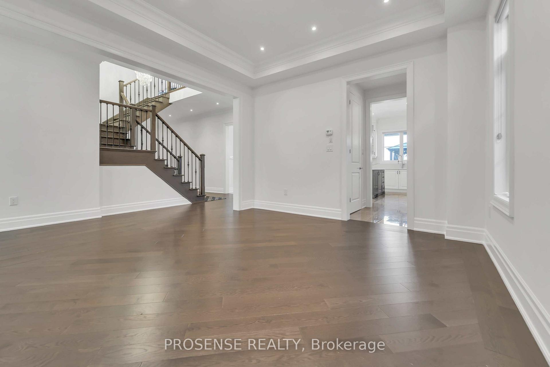 Photo 8 of 32 Rolling Green Court, Vaughan, Kleinburg — HOMEH