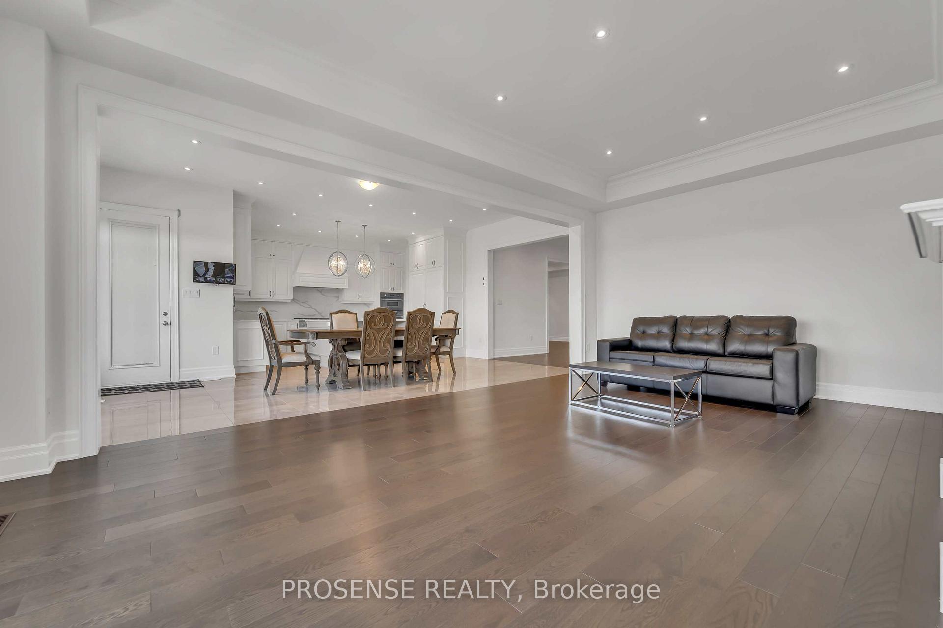 Photo 9 of 32 Rolling Green Court, Vaughan, Kleinburg — HOMEH