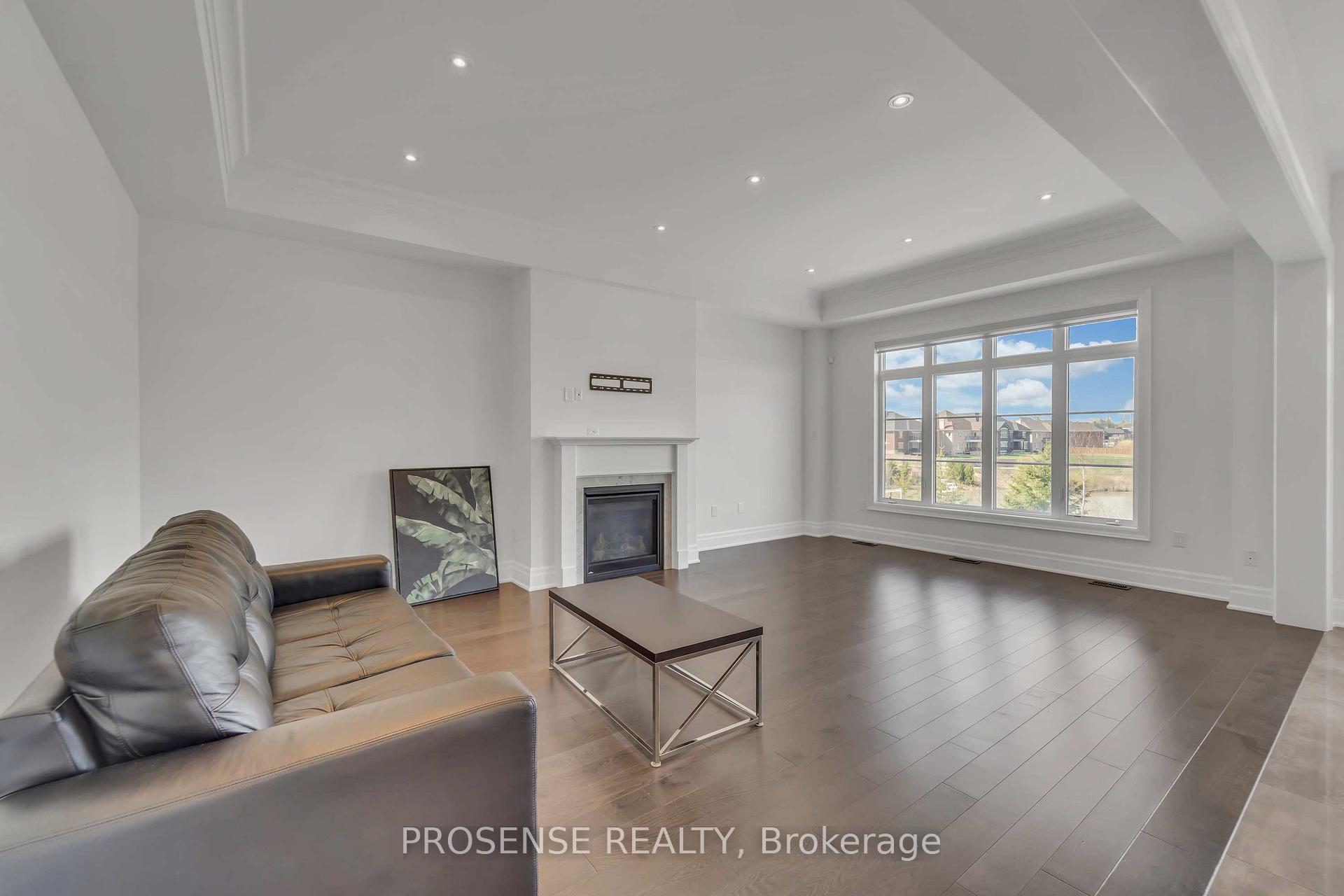 Photo 10 of 32 Rolling Green Court, Vaughan, Kleinburg — HOMEH