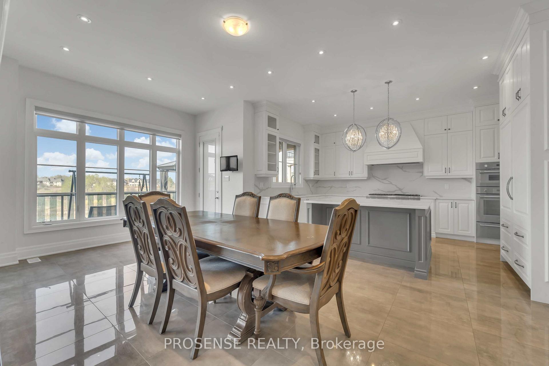 Photo 12 of 32 Rolling Green Court, Vaughan, Kleinburg — HOMEH