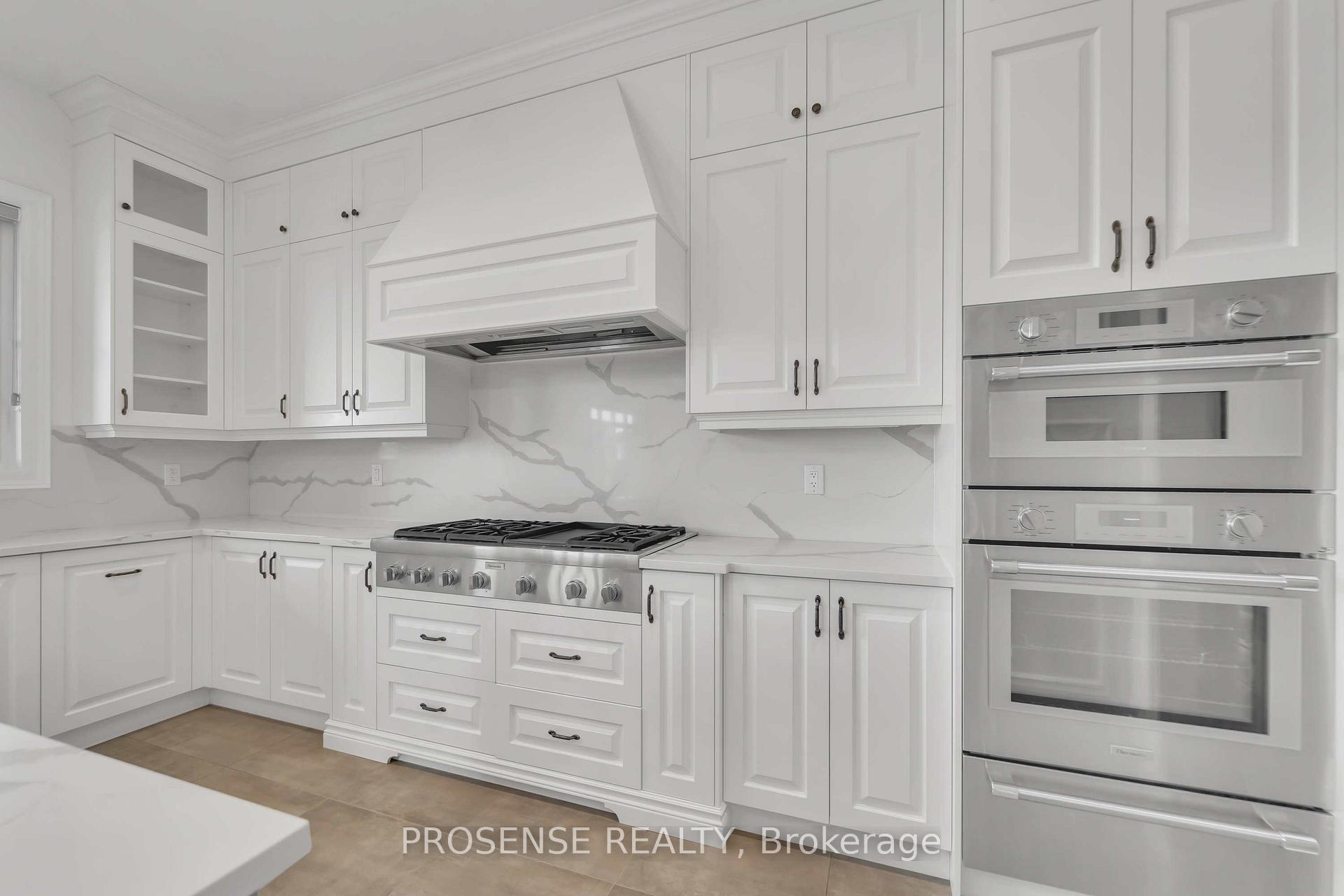 Photo 13 of 32 Rolling Green Court, Vaughan, Kleinburg — HOMEH
