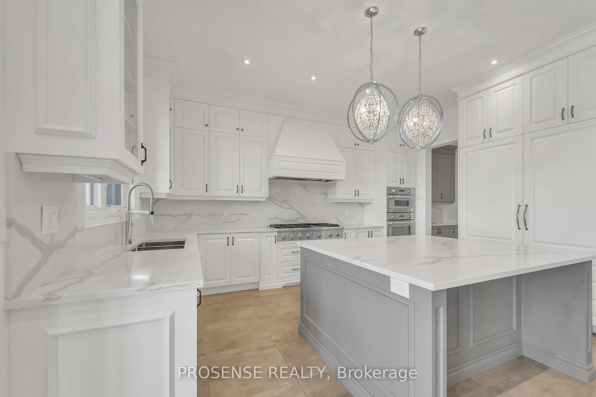 Photo 15 of 32 Rolling Green Court, Vaughan, Kleinburg — HOMEH