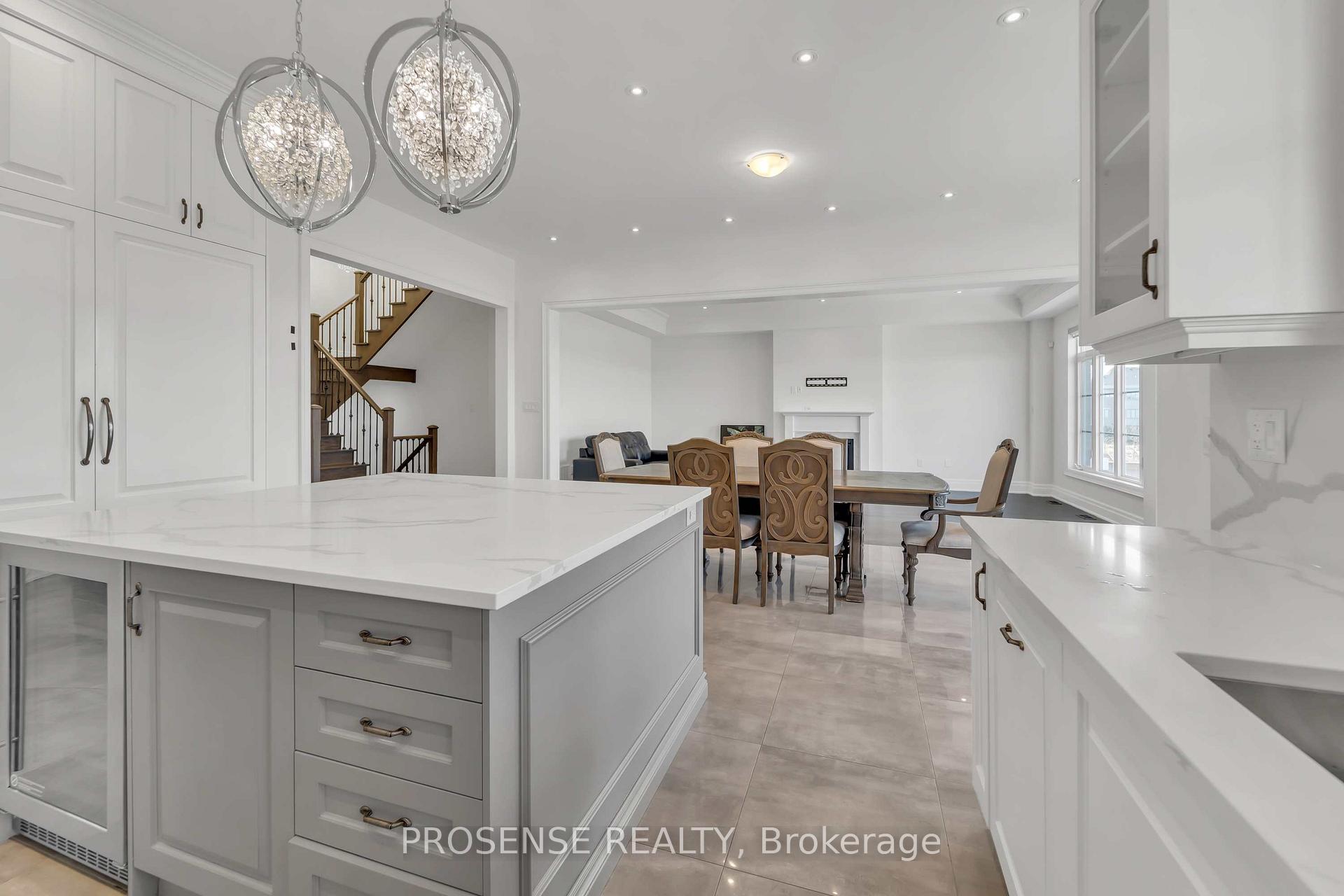 Photo 16 of 32 Rolling Green Court, Vaughan, Kleinburg — HOMEH