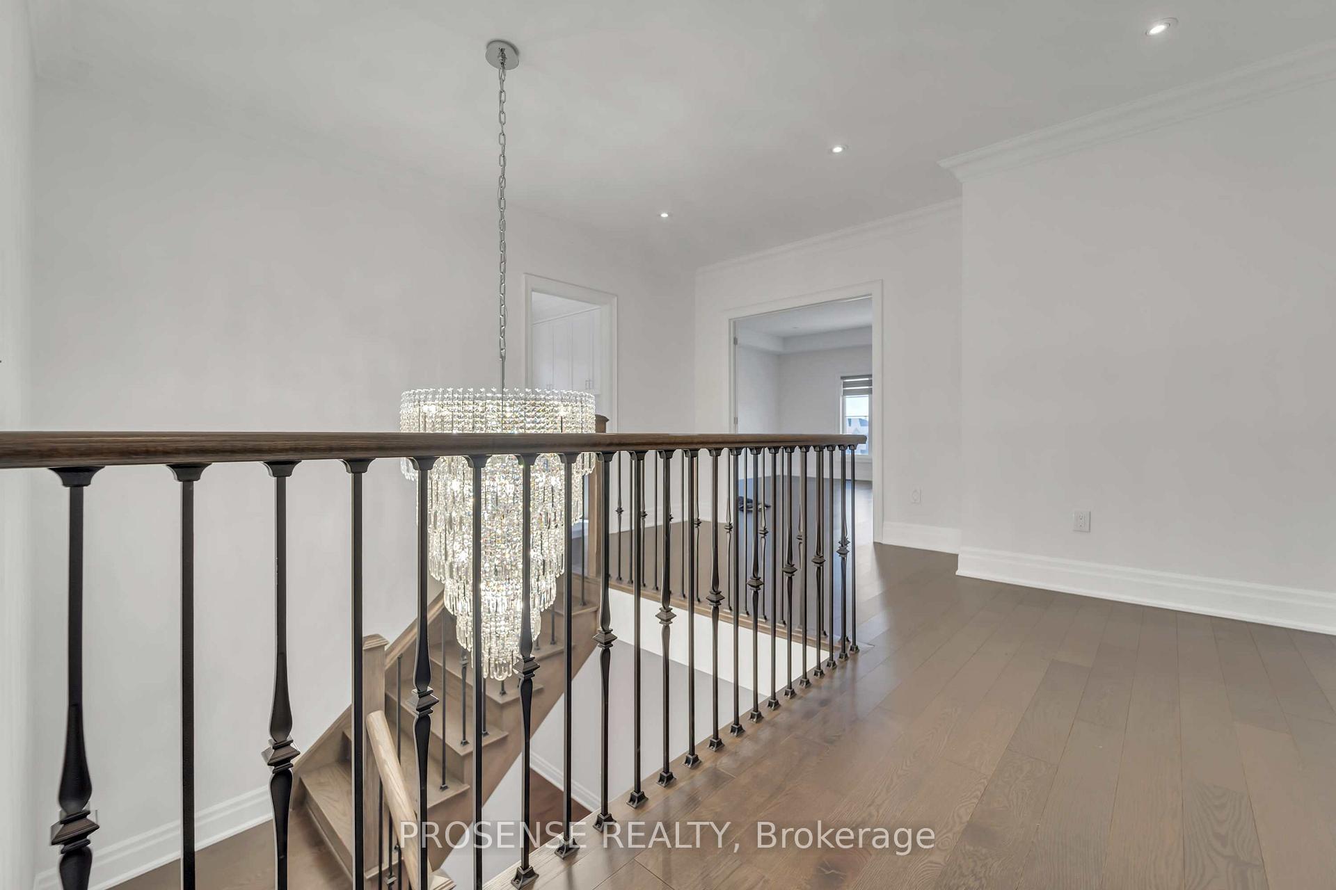 Photo 23 of 32 Rolling Green Court, Vaughan, Kleinburg — HOMEH