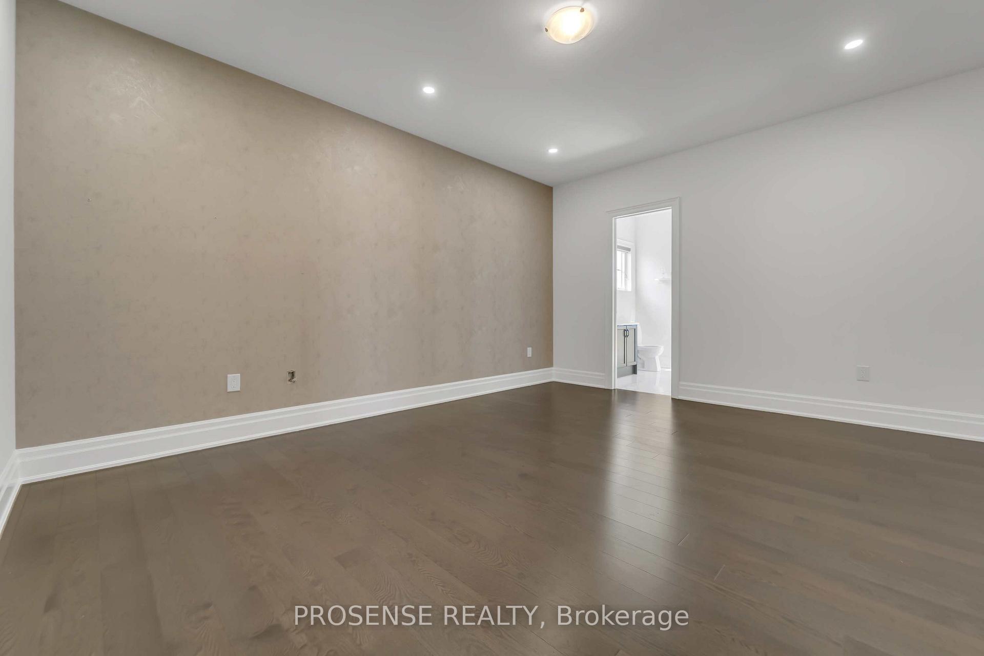 Photo 28 of 32 Rolling Green Court, Vaughan, Kleinburg — HOMEH