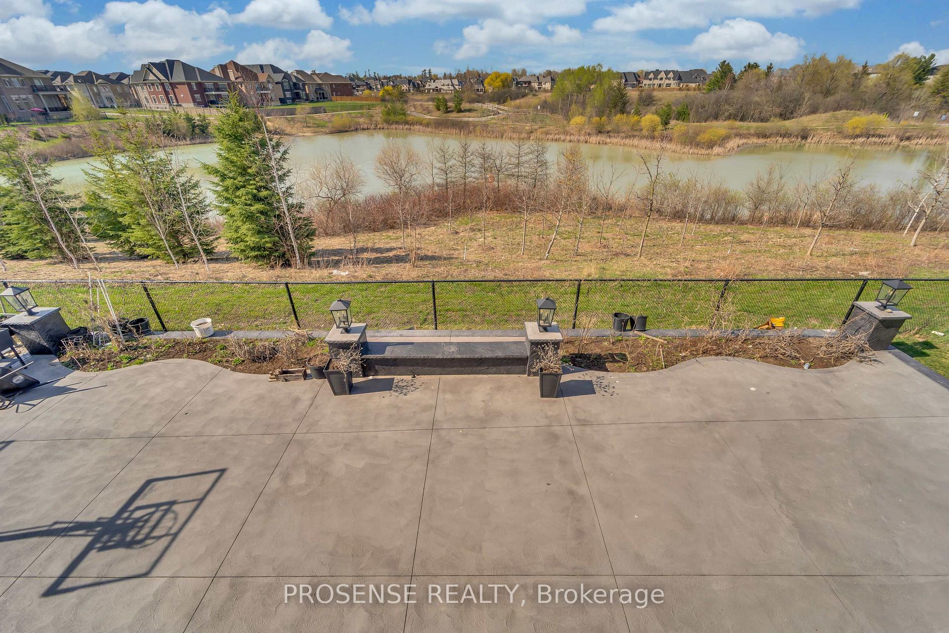Photo 40 of 32 Rolling Green Court, Vaughan, Kleinburg — HOMEH
