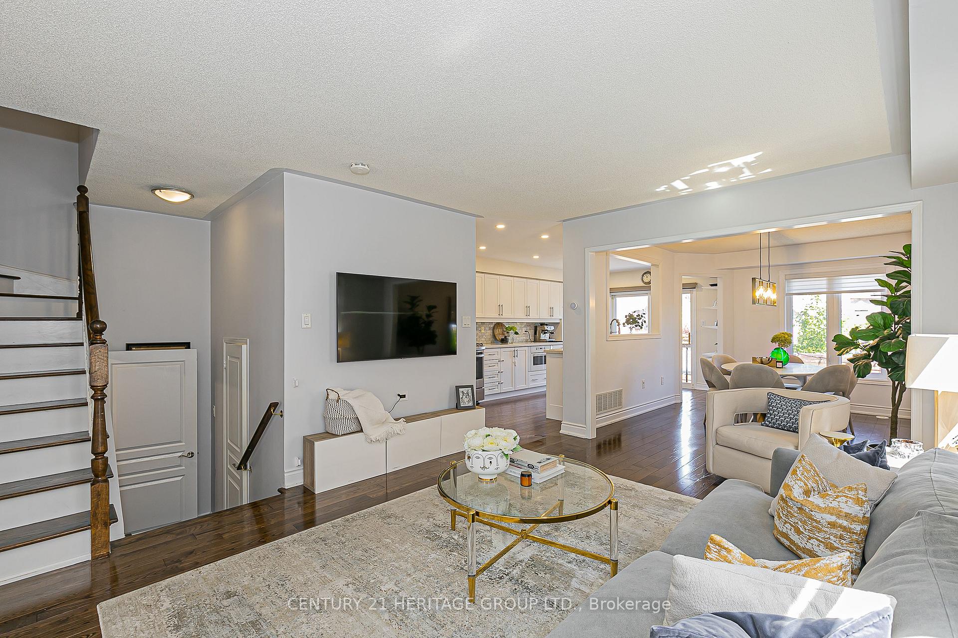 Photo 6 of 37 Peak Point Boulevard, Vaughan, Rural Vaughan — HOMEH