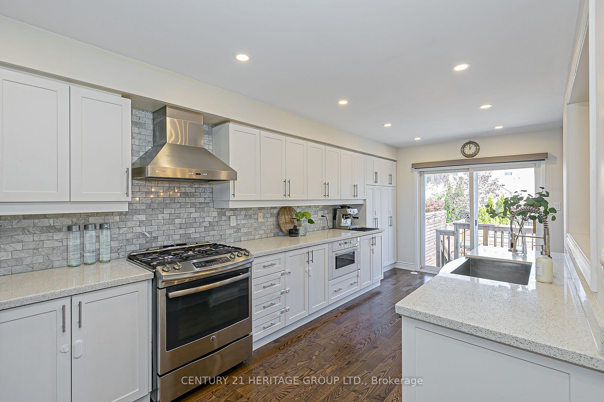 Photo 8 of 37 Peak Point Boulevard, Vaughan, Rural Vaughan — HOMEH