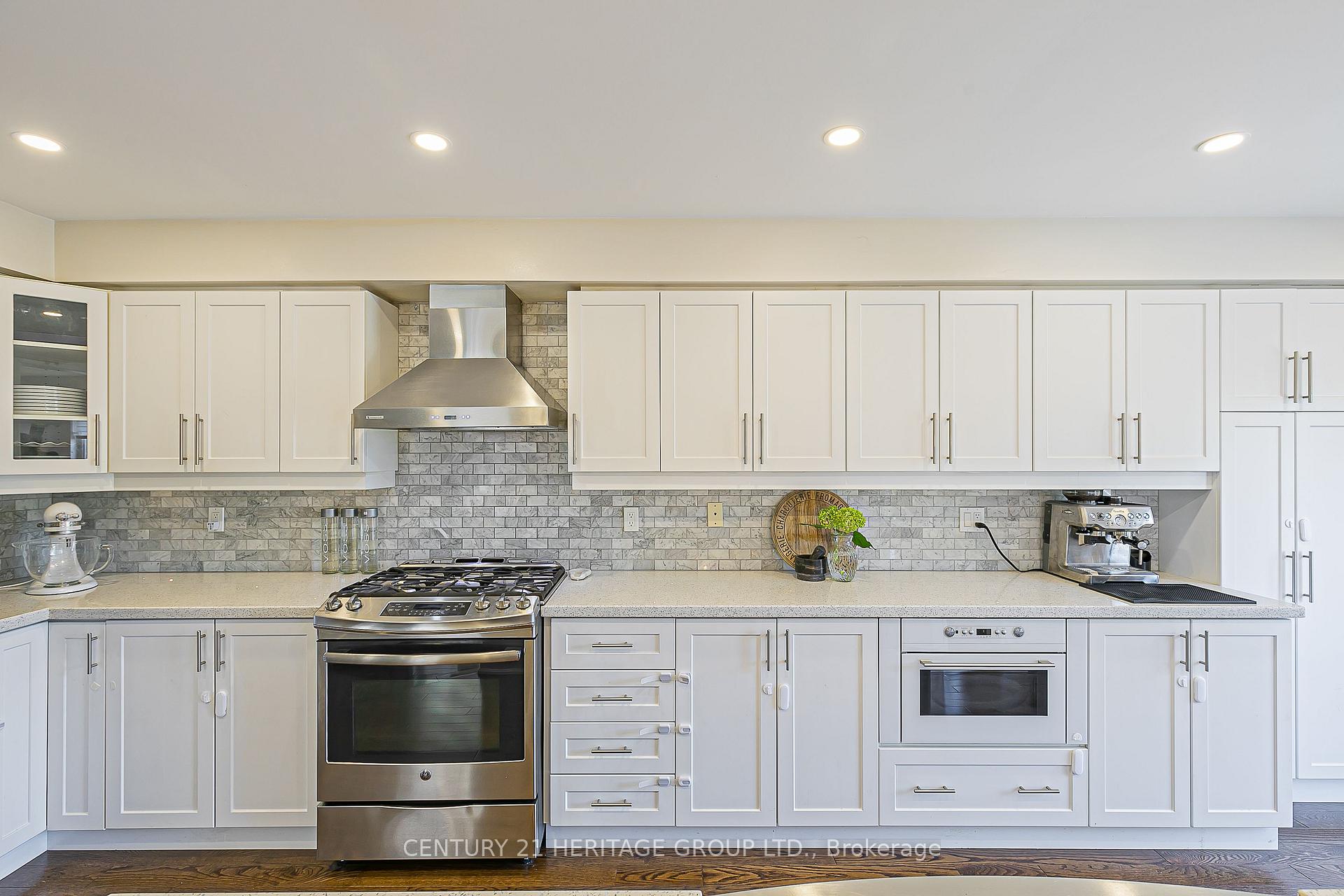 Photo 10 of 37 Peak Point Boulevard, Vaughan, Rural Vaughan — HOMEH