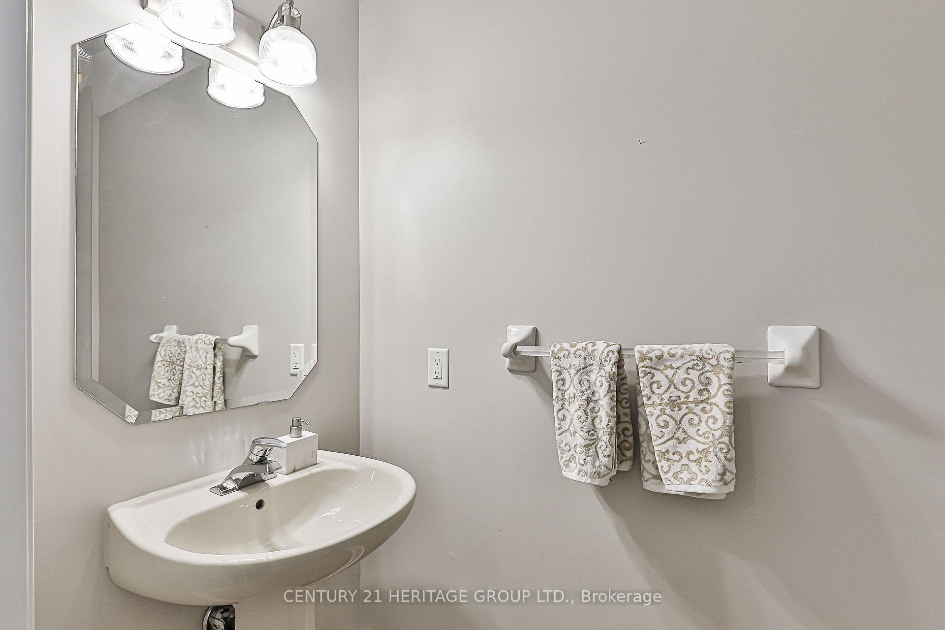 Photo 12 of 37 Peak Point Boulevard, Vaughan, Rural Vaughan — HOMEH
