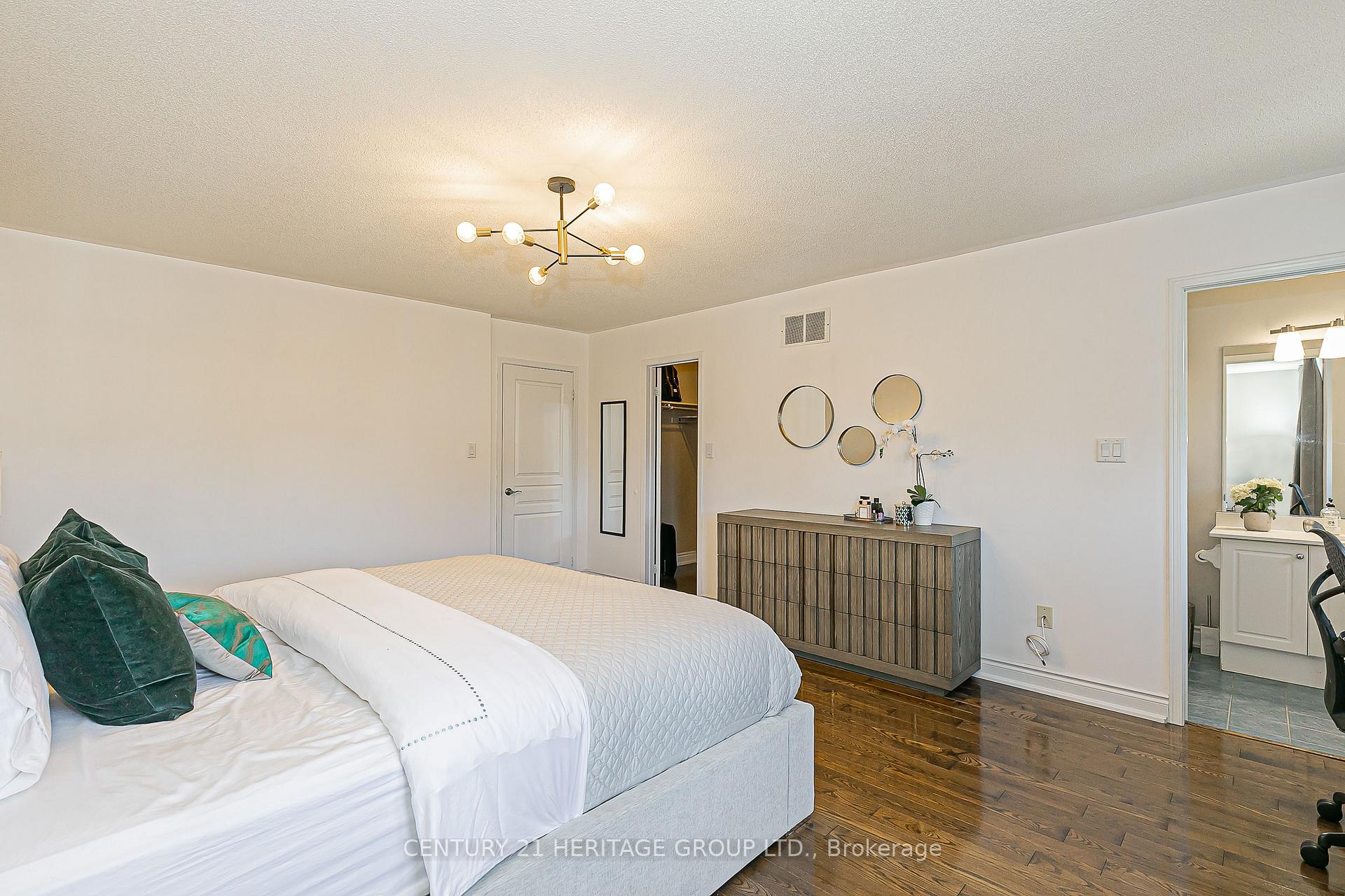 Photo 18 of 37 Peak Point Boulevard, Vaughan, Rural Vaughan — HOMEH